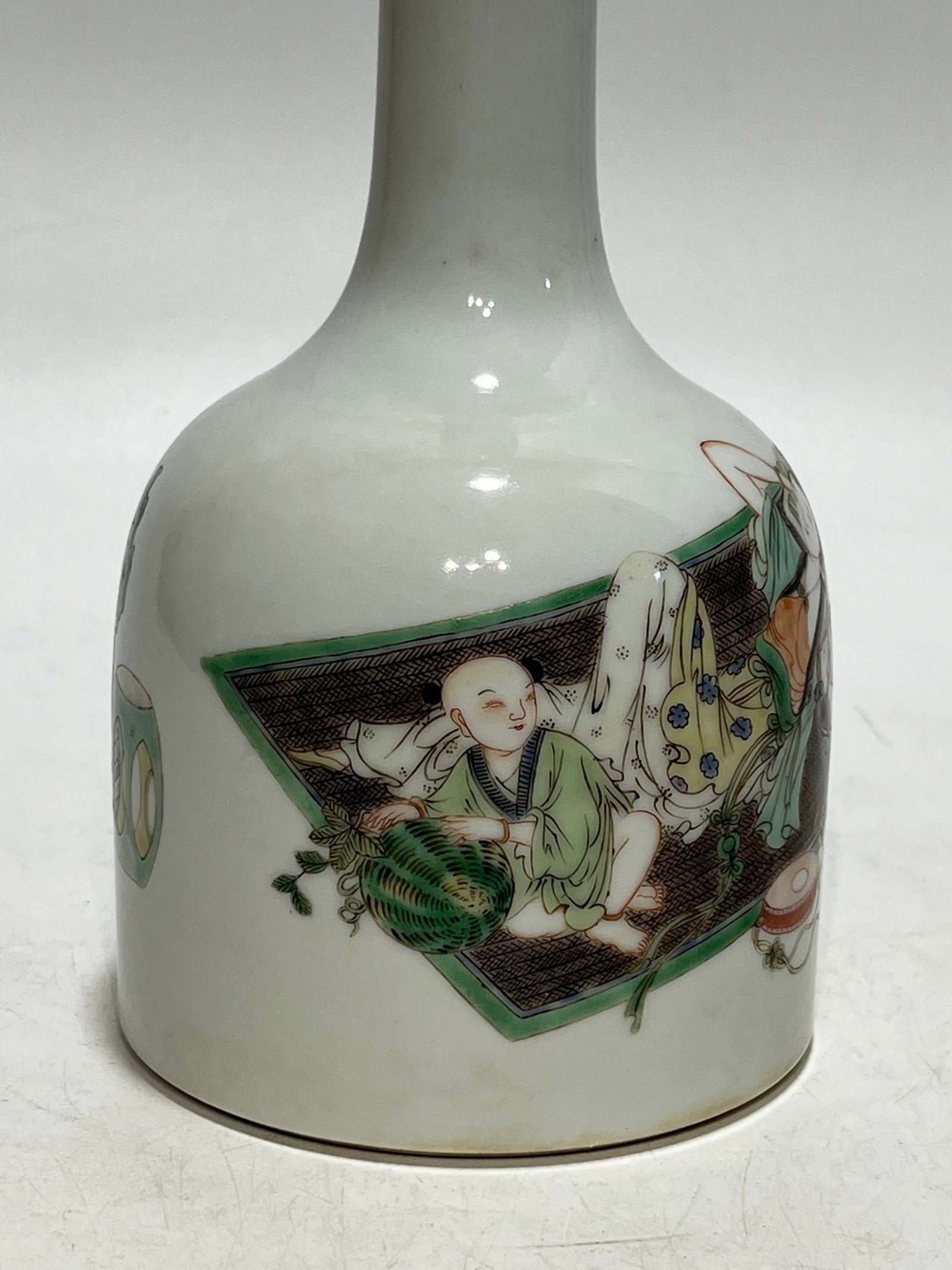 An Exquisite Wucai Figure Pattern Vase - 3