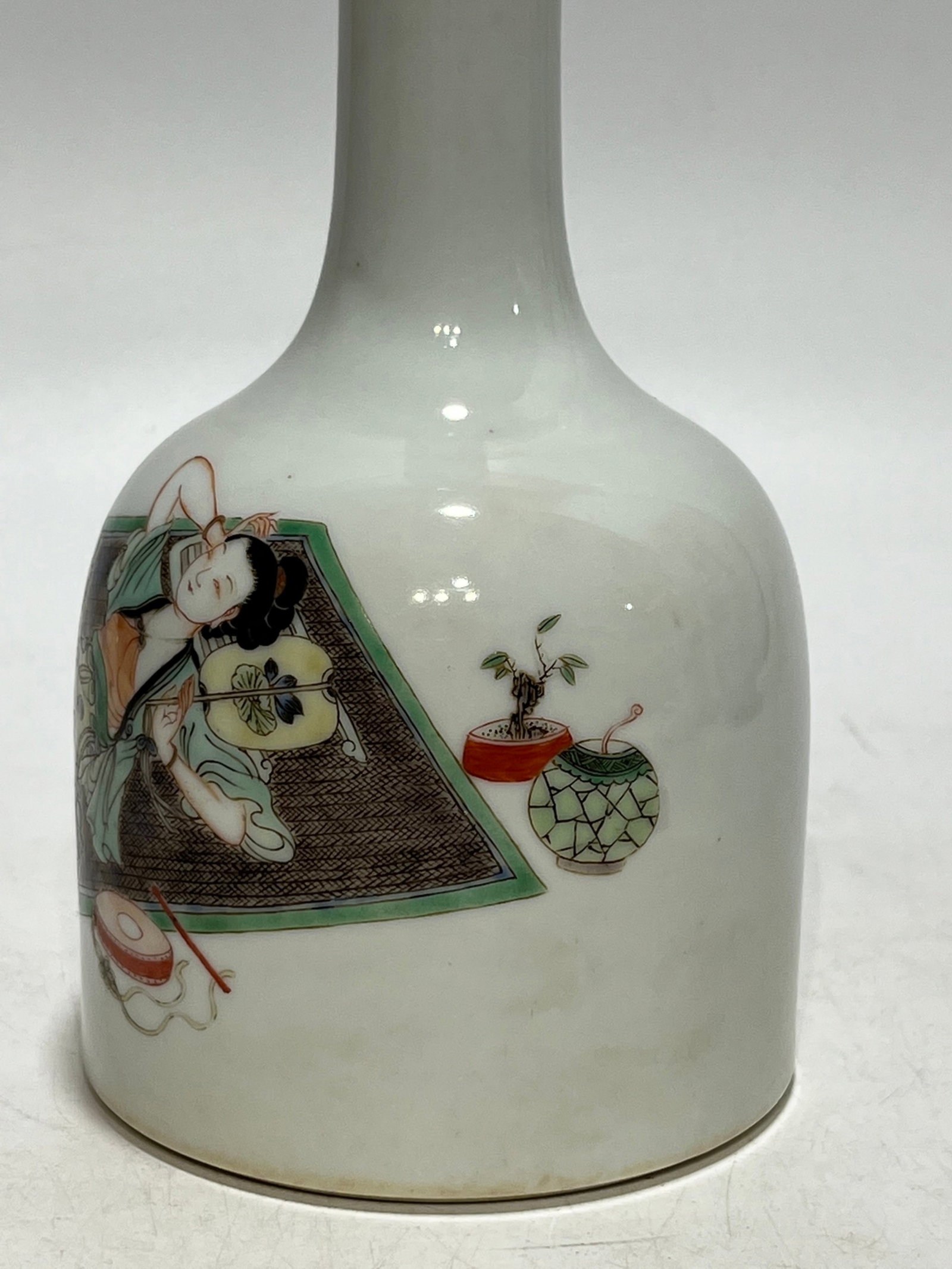 An Exquisite Wucai Figure Pattern Vase - 4