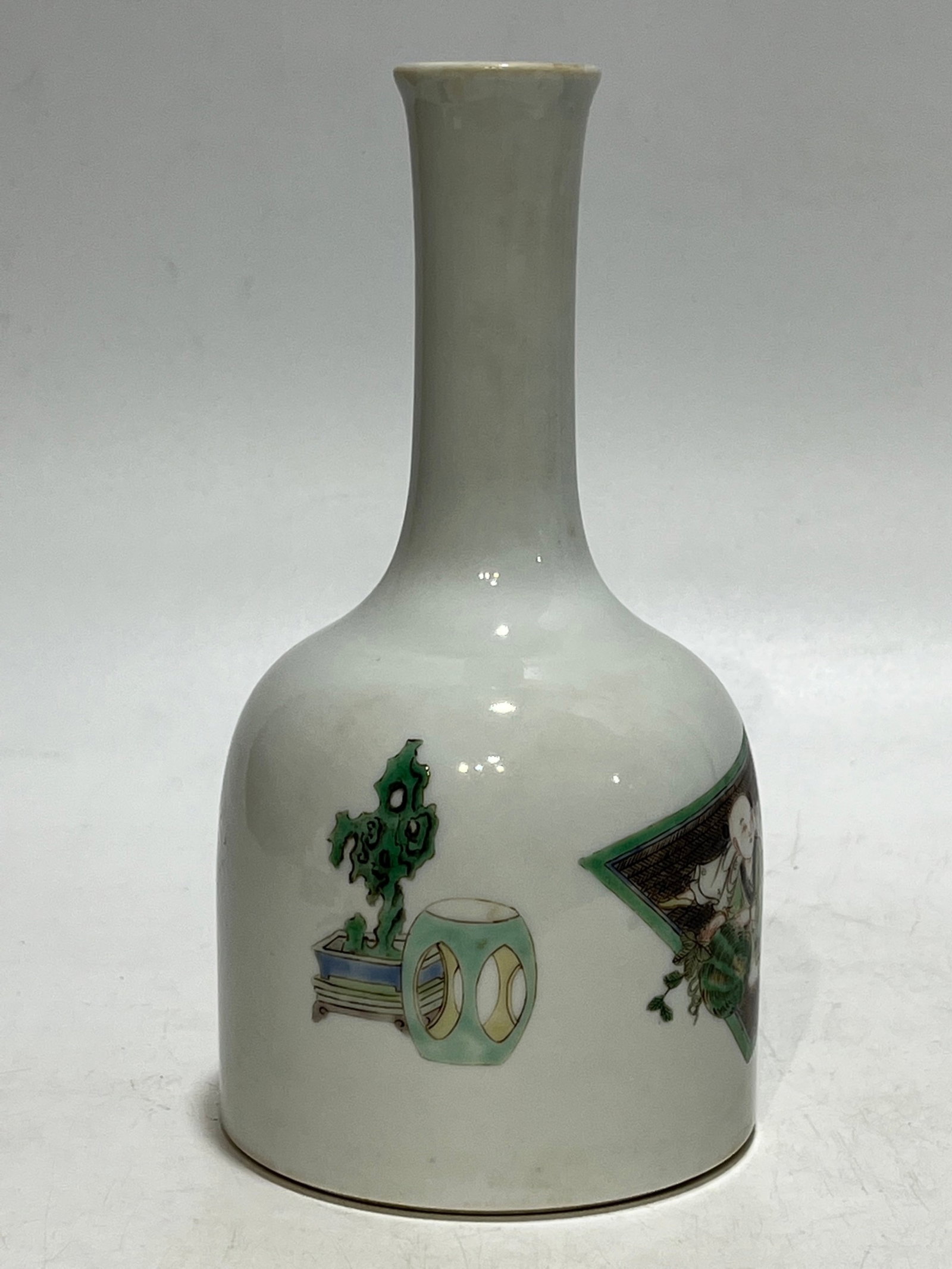 An Exquisite Wucai Figure Pattern Vase - 5