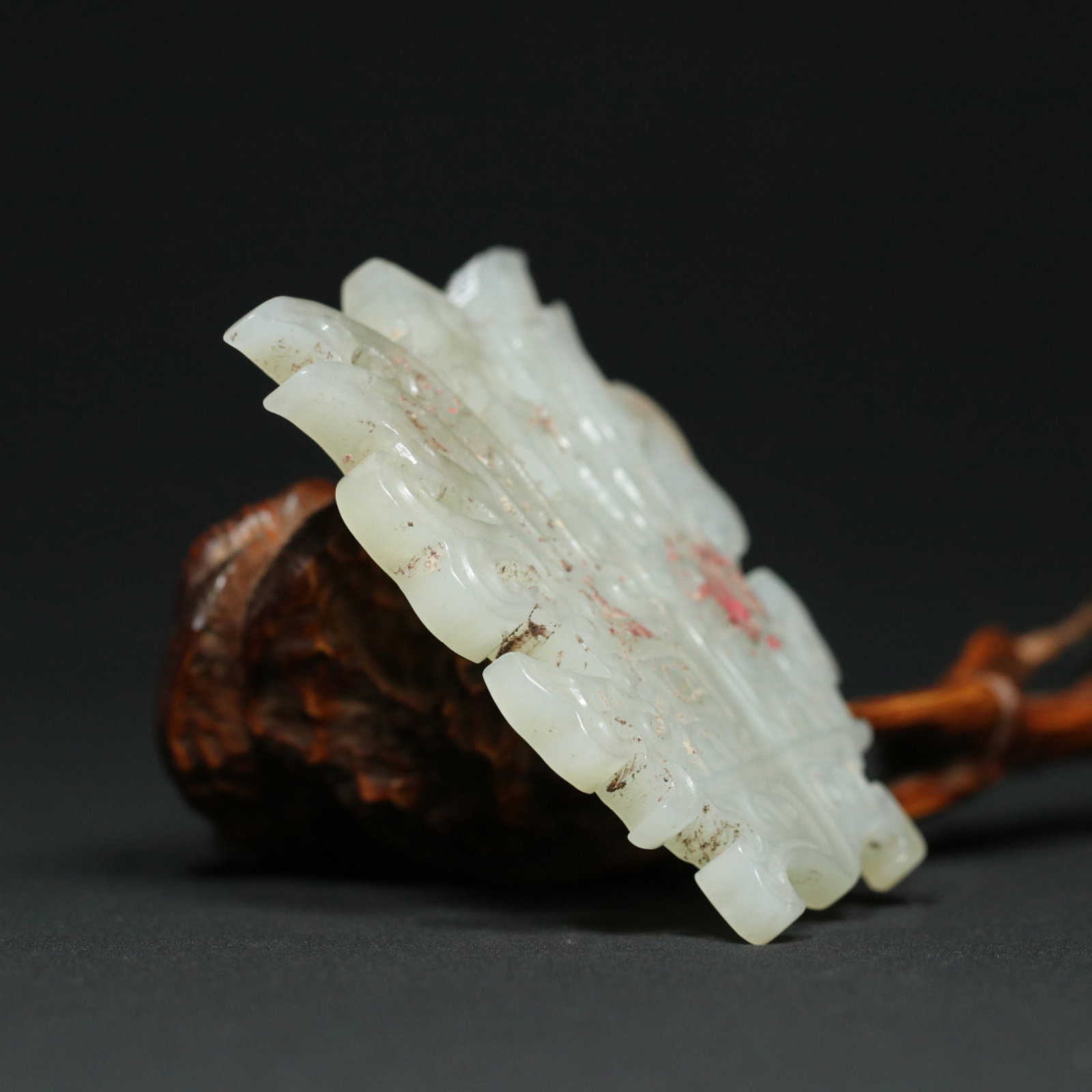 An Exquisite White Jade Beast-Face Pattern Pendant - 3