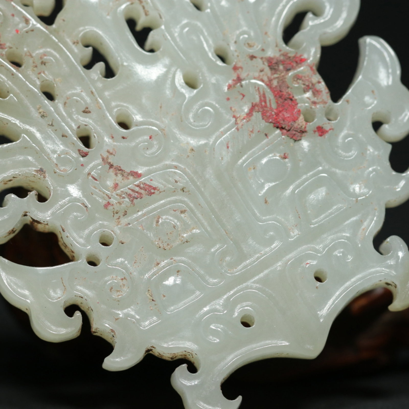 An Exquisite White Jade Beast-Face Pattern Pendant - 4