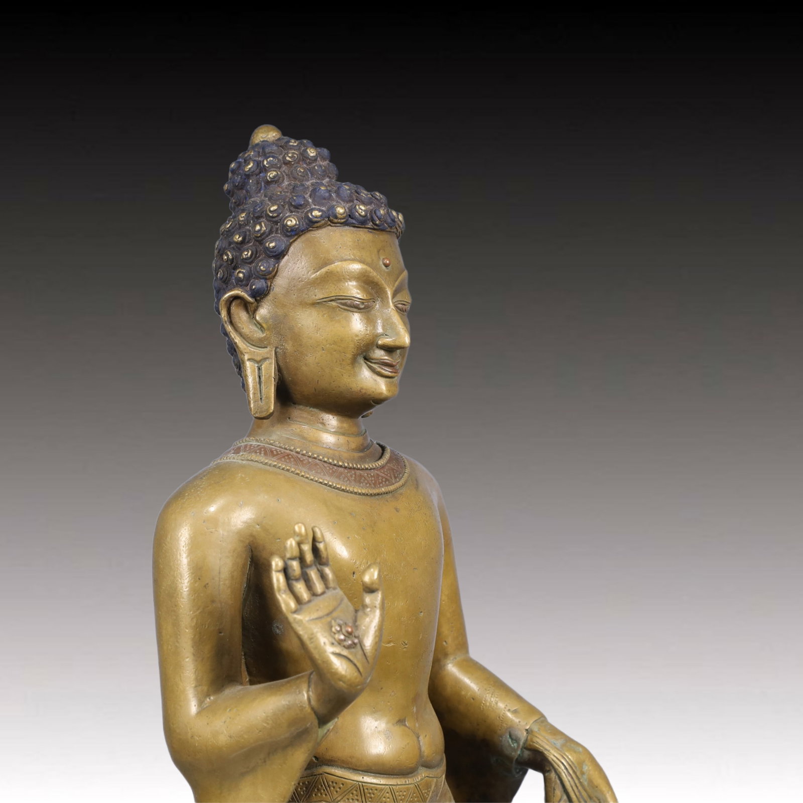 A Solemn Gilt Bronze Statue of Sakyamuni - 7