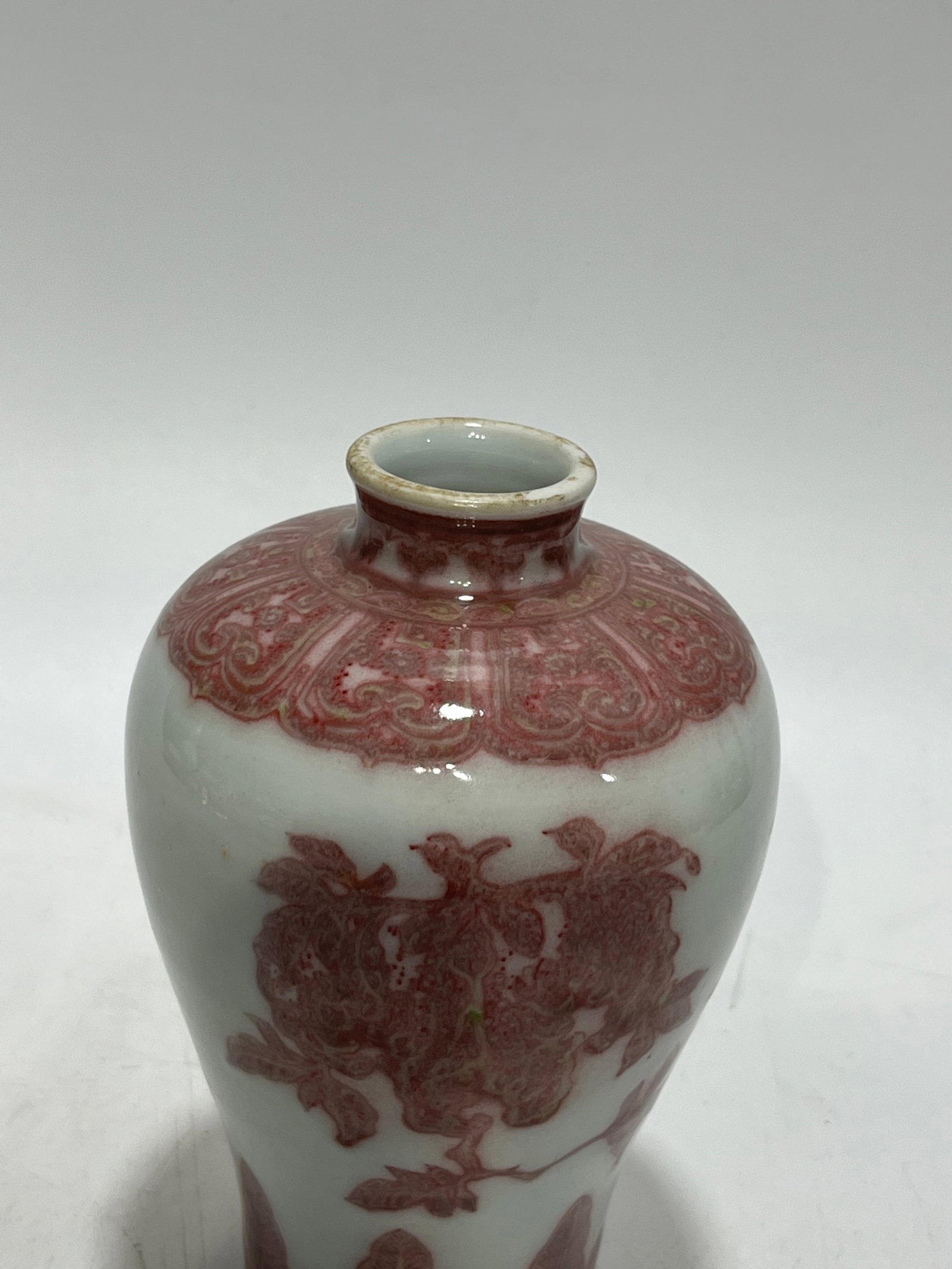An Exquisite Underglaze-Red Fruit Pattern Vase - 2