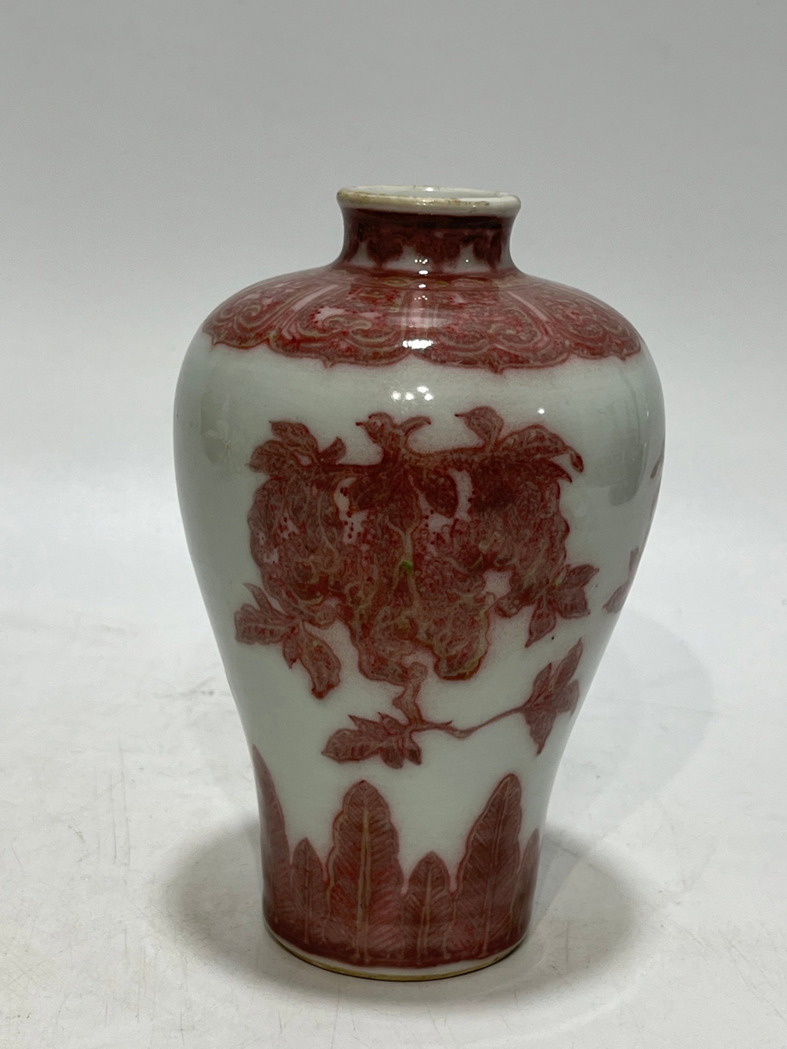 An Exquisite Underglaze-Red Fruit Pattern Vase - 9