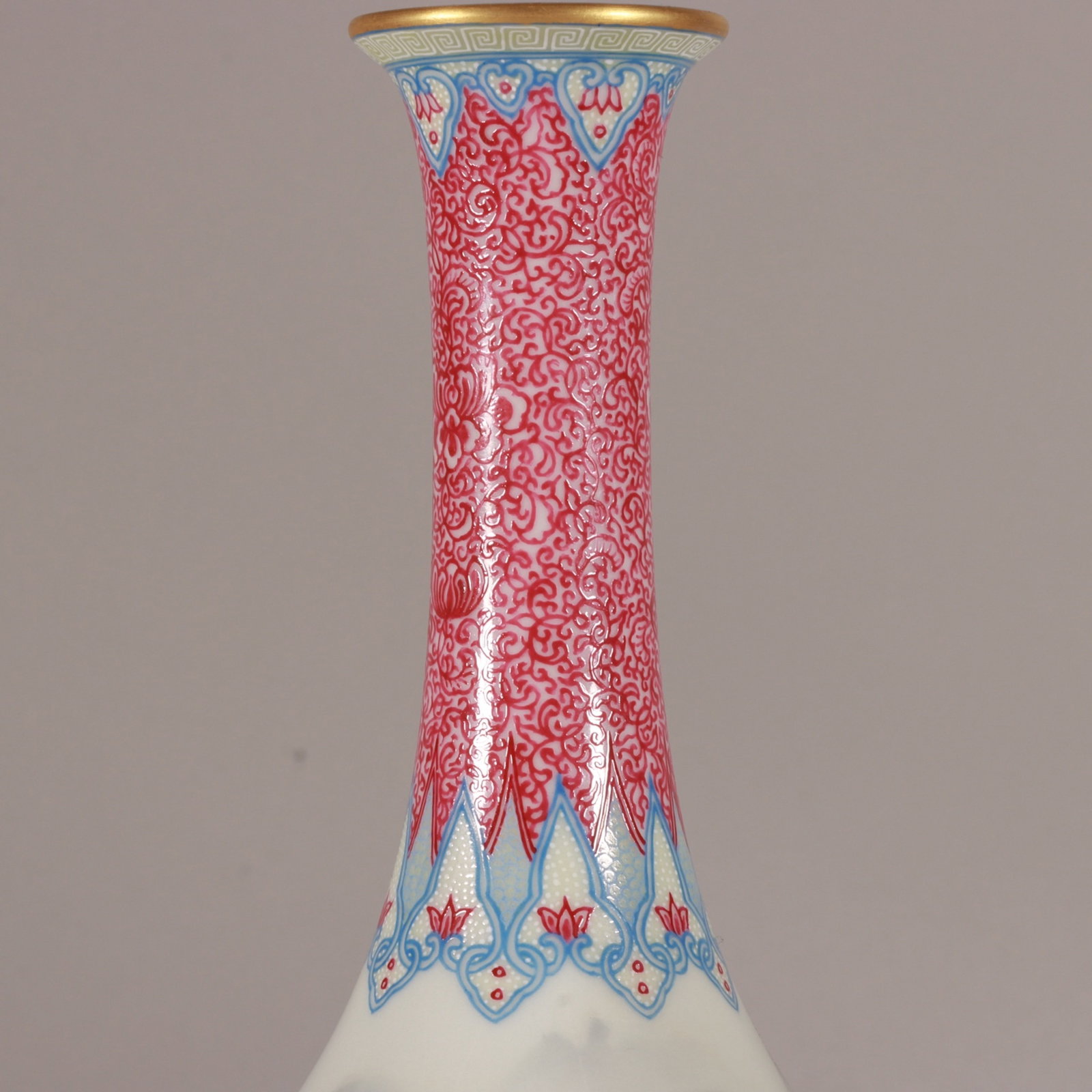 An Exquisite Enamel Landscape Pattern Vase - 2