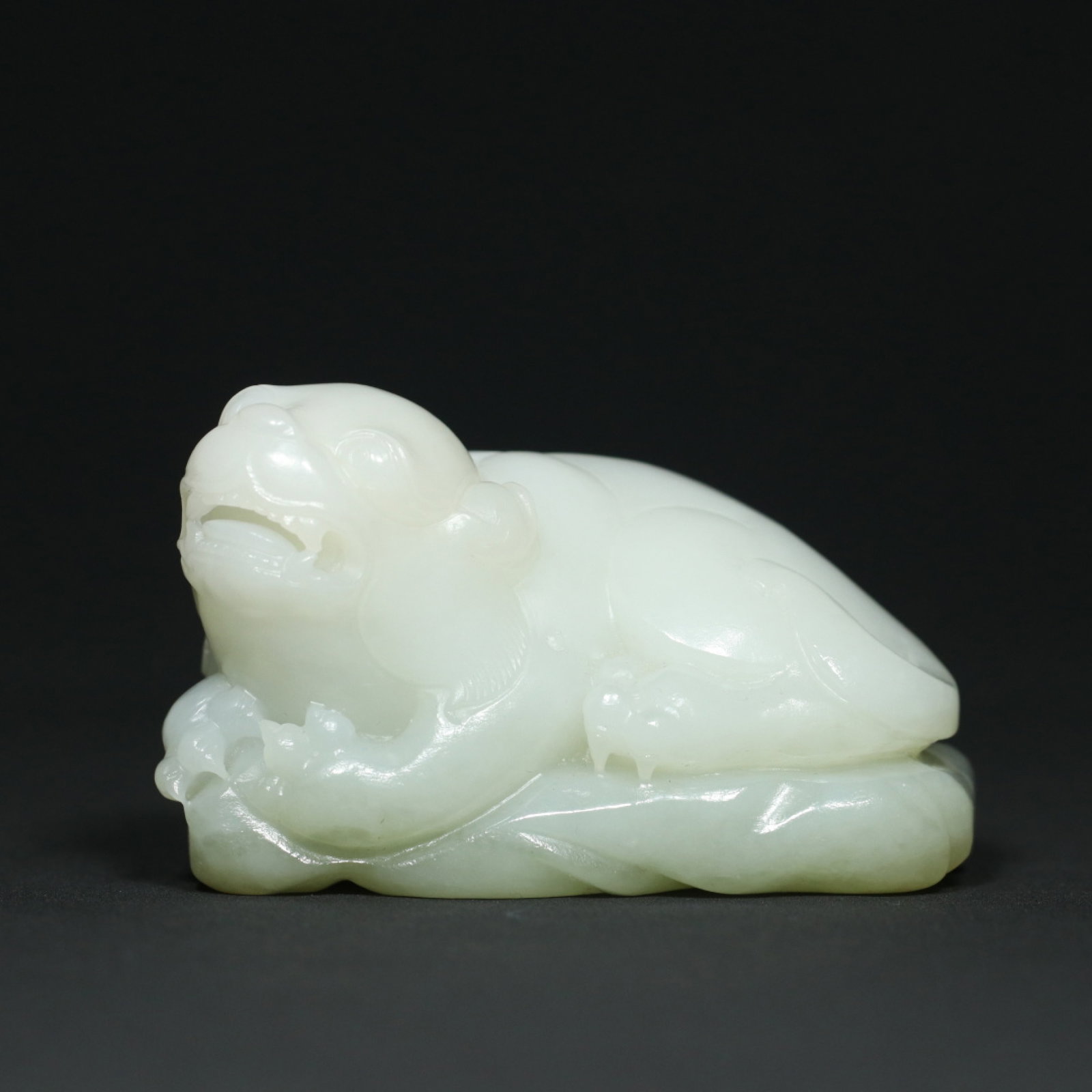 An Exquisite White Jade Auspicious Beast Ornament (1 of 9)