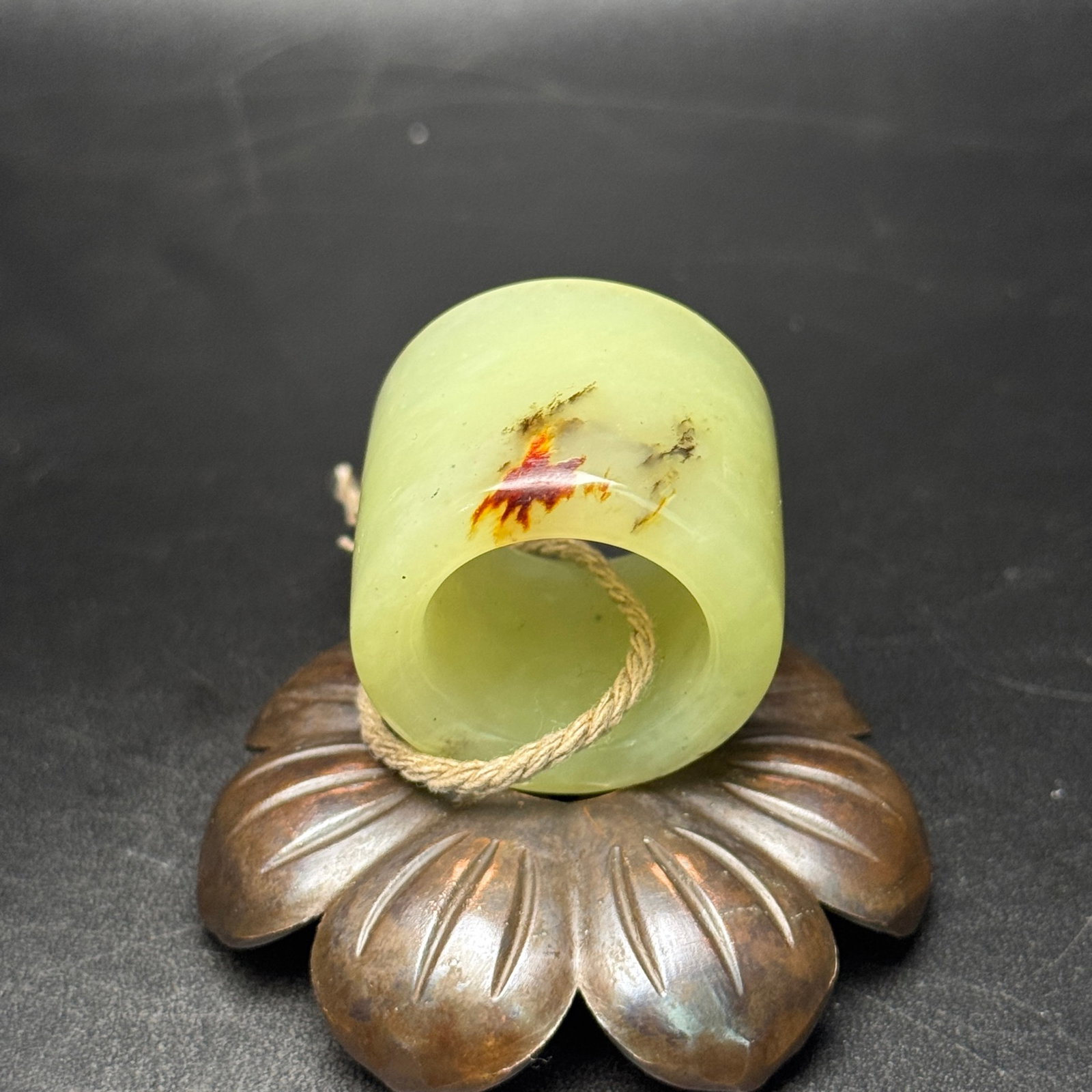 An Exquisite Yellow Jade Thumb Ring - 5
