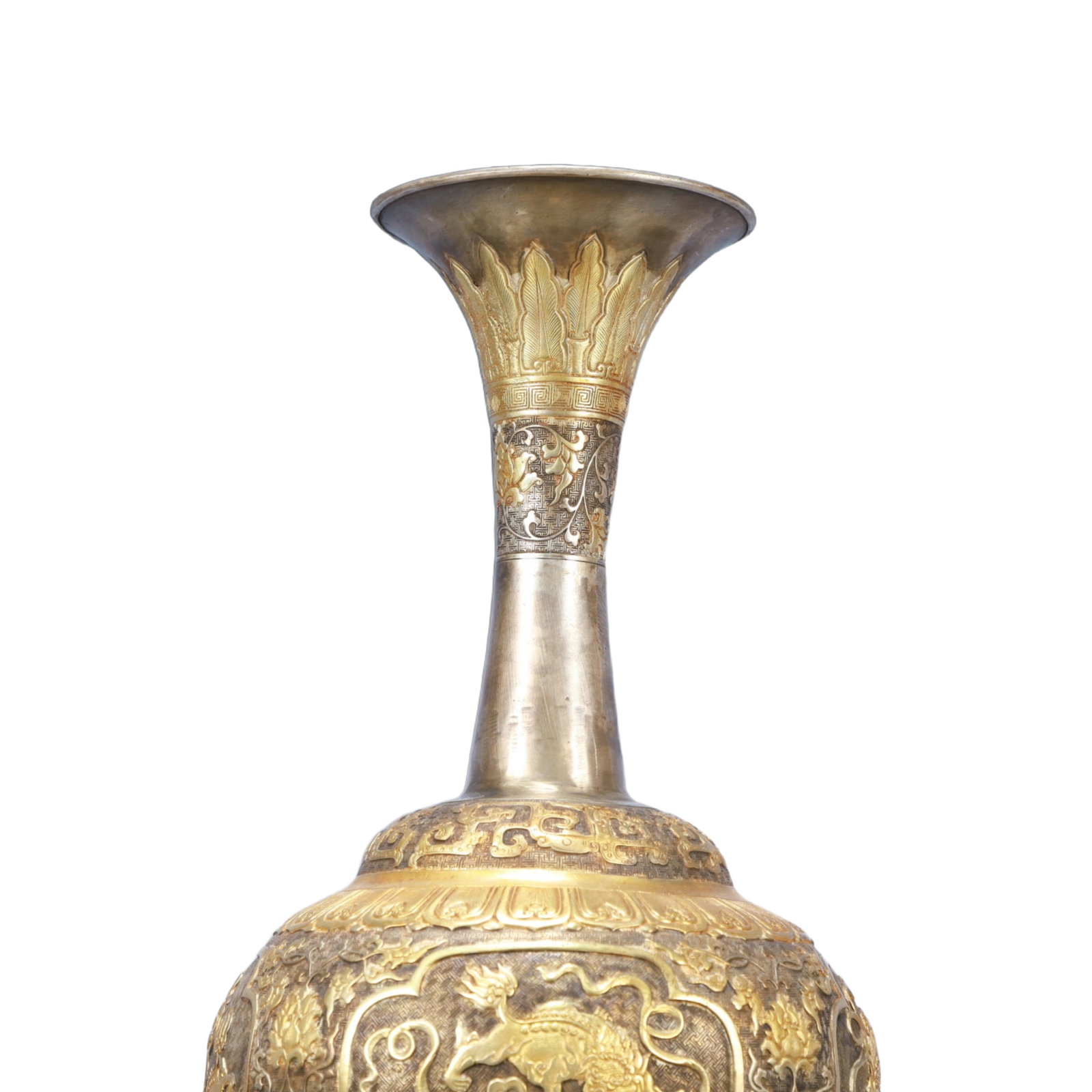 A Huge Gilt Silver Lion Pattern Vase - 2