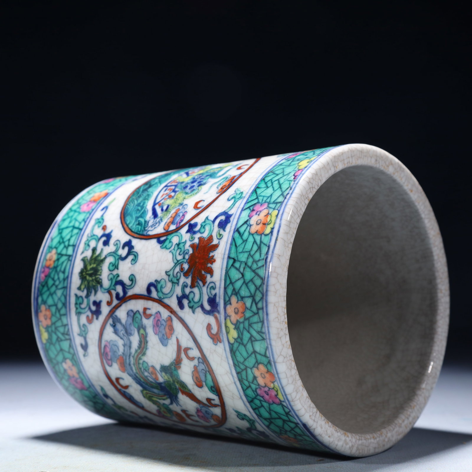 An Exquisite Doucai Lotus Pattern Brush Pot - 5