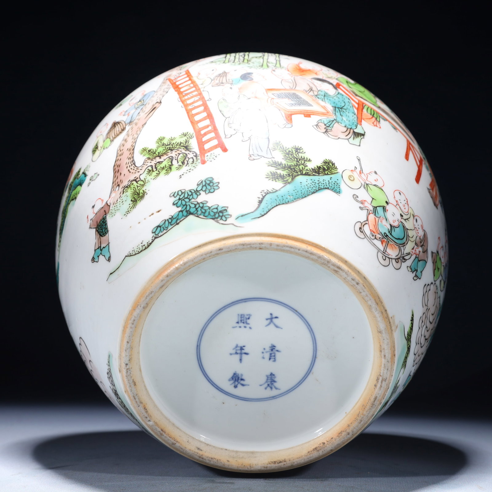 An Exquisite Wucai Character and Story Pattern Jar - 11