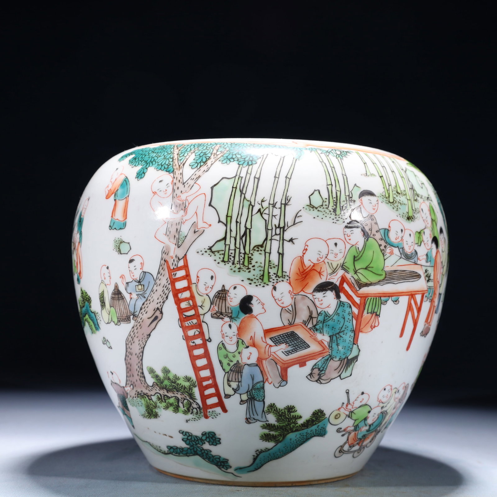 An Exquisite Wucai Character and Story Pattern Jar: An Exquisite Wucai Character and Story Pattern Jar,Qing Dynasty,China,Kangxi Six-character Mark,Size:7.9inx7.1in,Weight:1850g 五彩人物故事纹罐,中&