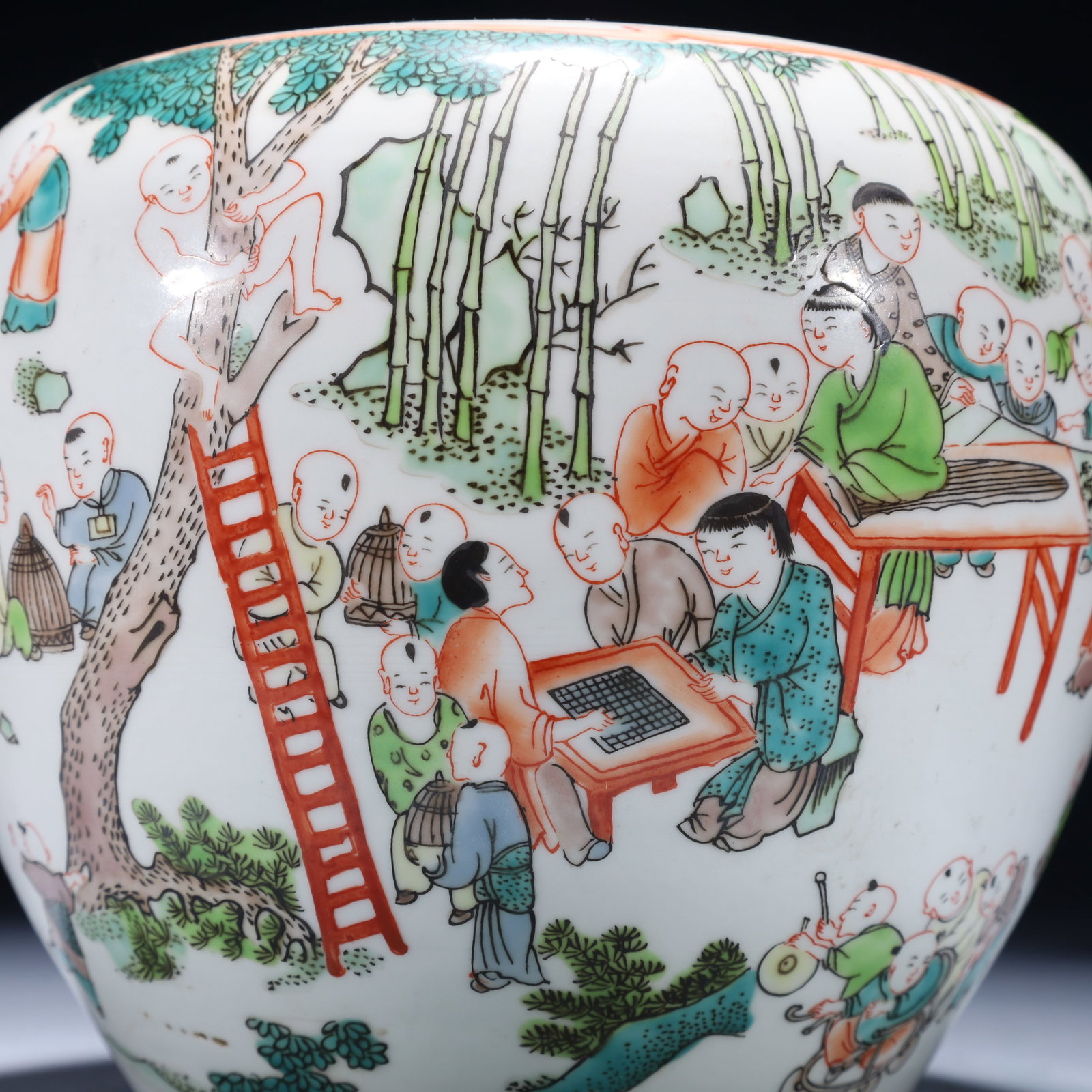 An Exquisite Wucai Character and Story Pattern Jar - 2