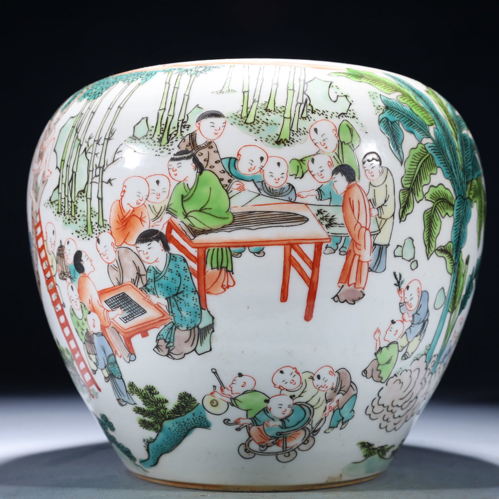 An Exquisite Wucai Character and Story Pattern Jar - 3