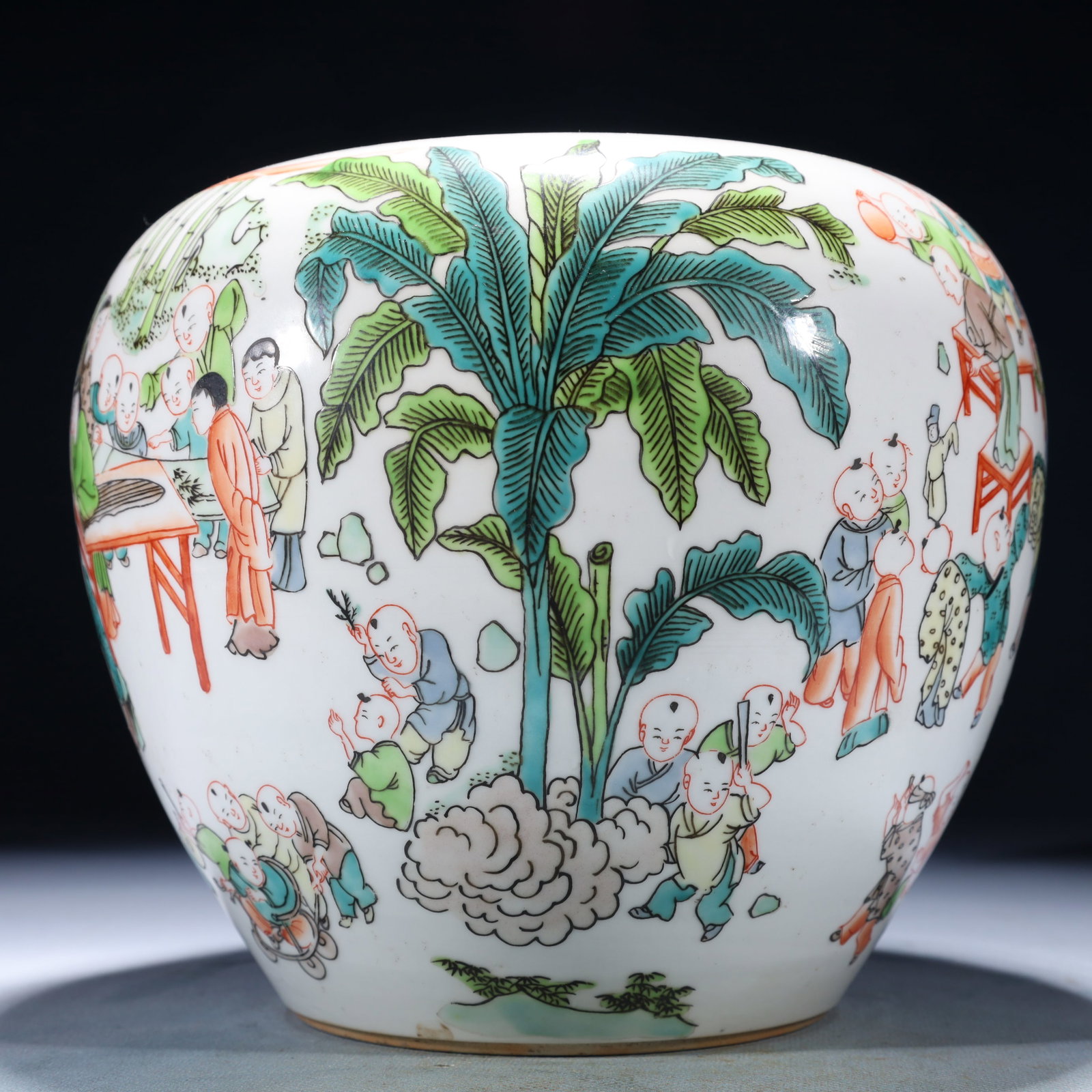 An Exquisite Wucai Character and Story Pattern Jar - 4