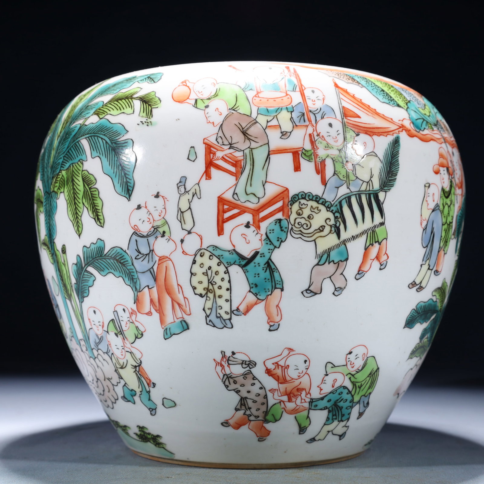 An Exquisite Wucai Character and Story Pattern Jar - 5