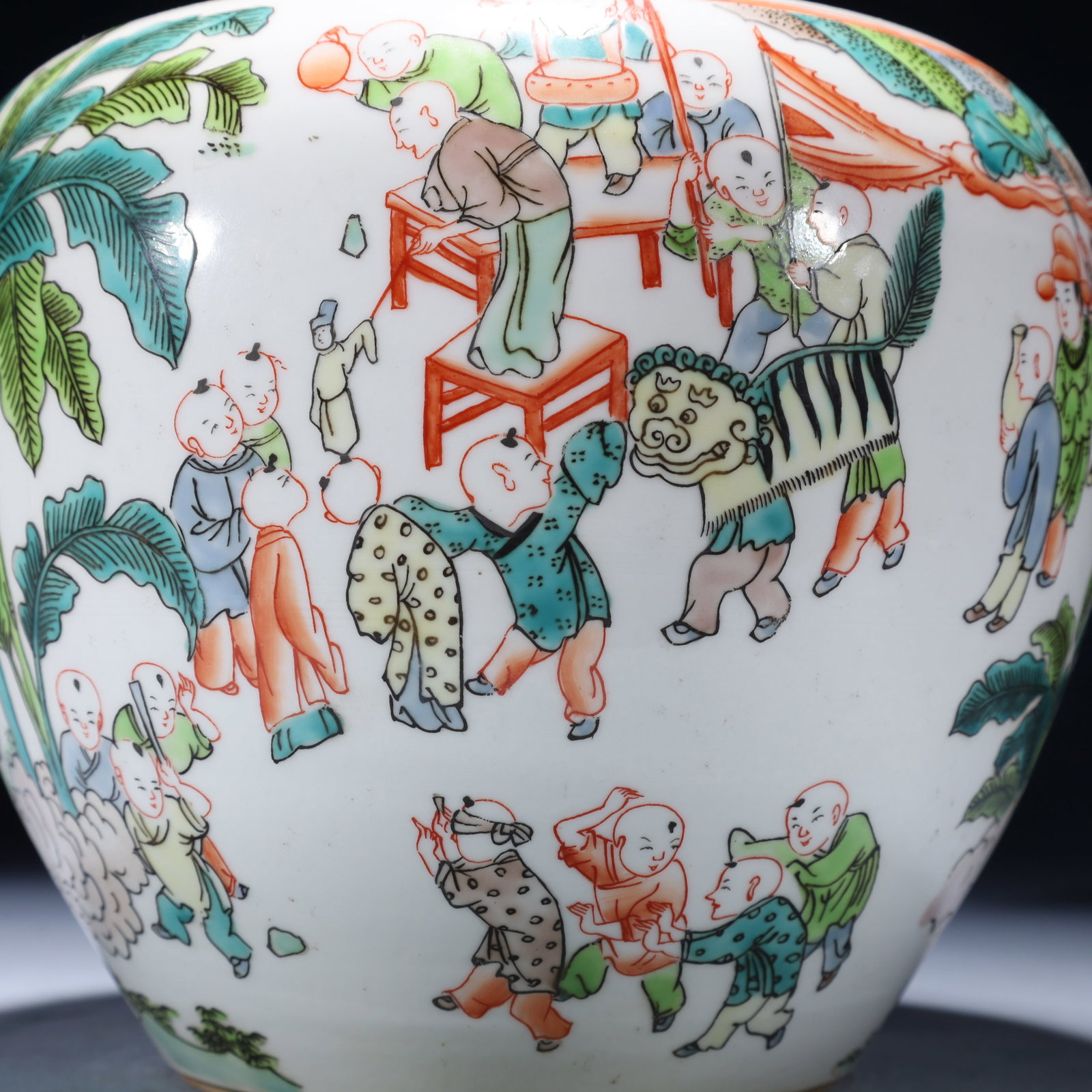An Exquisite Wucai Character and Story Pattern Jar - 6