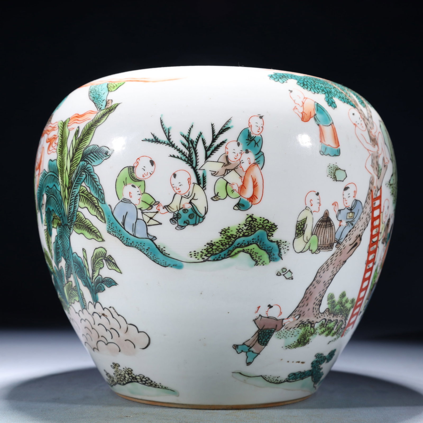 An Exquisite Wucai Character and Story Pattern Jar - 8