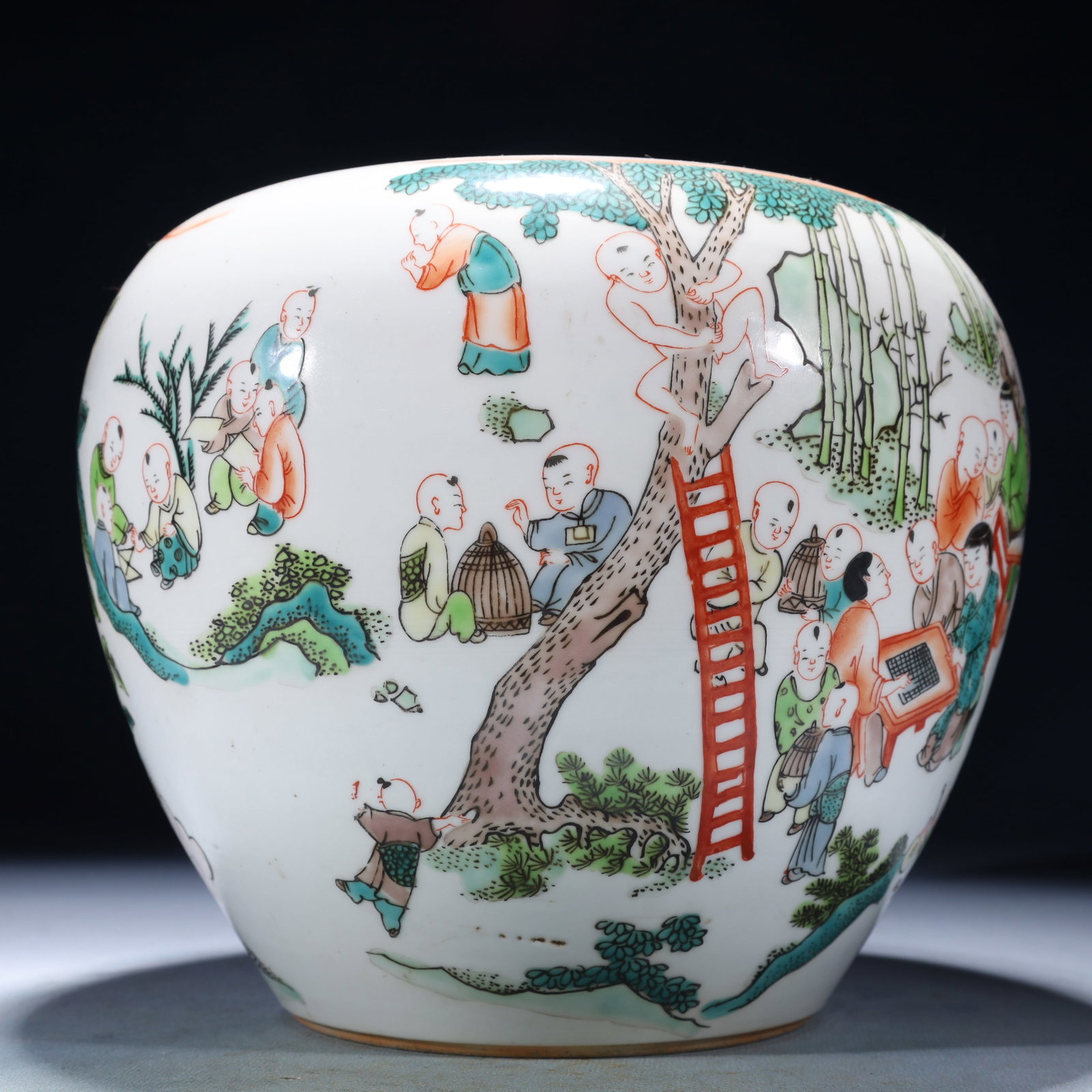 An Exquisite Wucai Character and Story Pattern Jar - 9