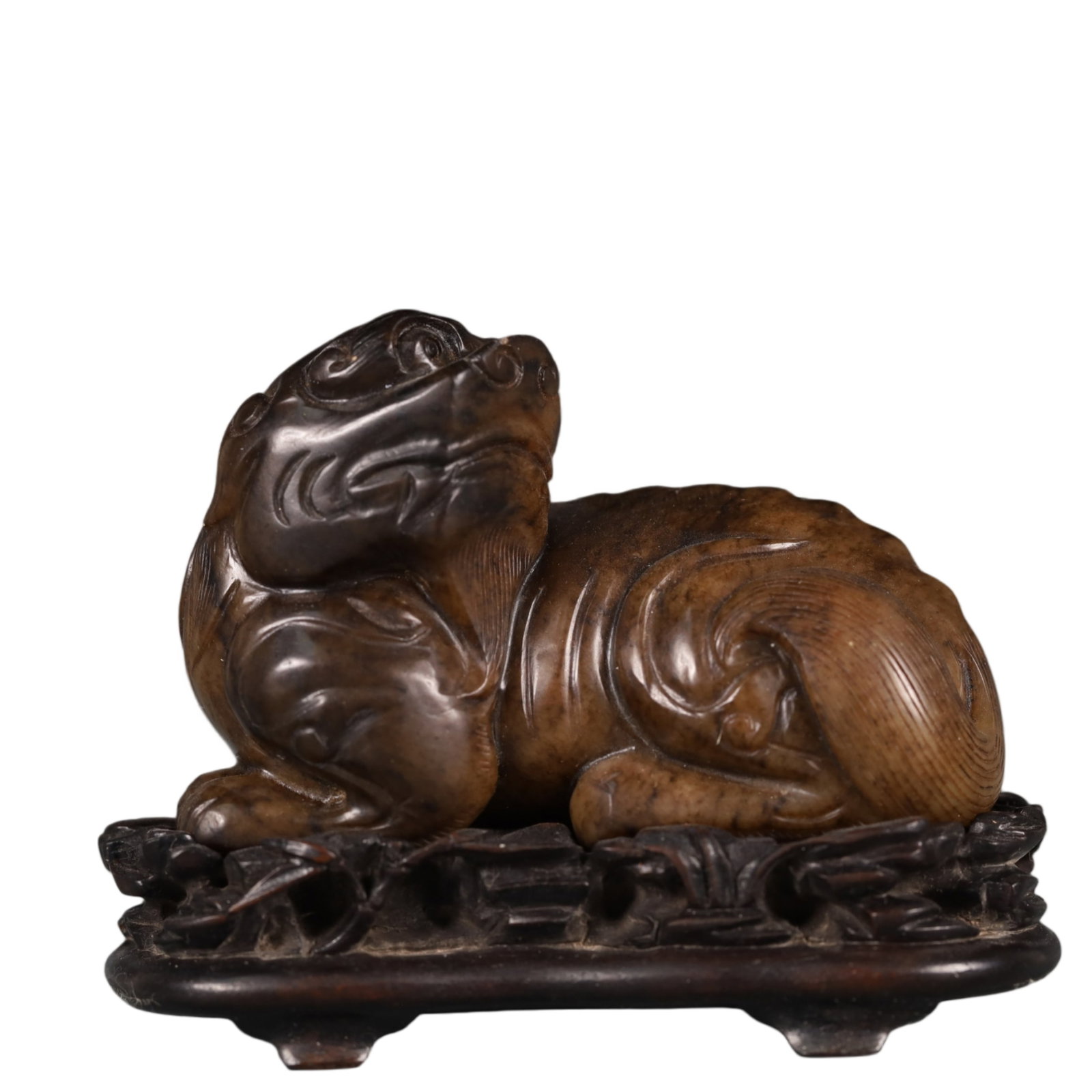 A Precious Gaogu Jade Auspicious Beast Ornament: A Precious Gaogu Jade Auspicious Beast Ornament,Qing Dynasty, China,Size:3.5inx2inx2.8in Weight:287.1g 高古玉瑞兽摆件,中国清代