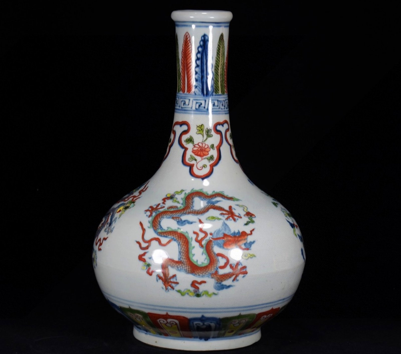 A Rare Doucai Auspicious Cloud and Dragon Pattern Vase - 4