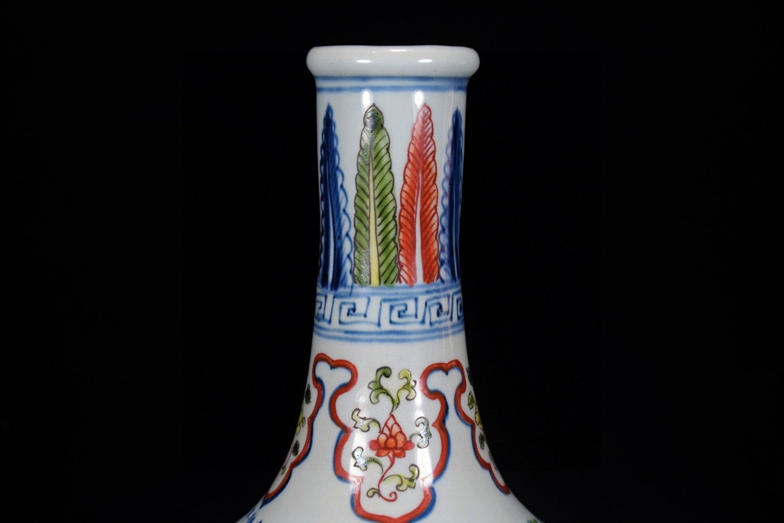 A Rare Doucai Auspicious Cloud and Dragon Pattern Vase - 5