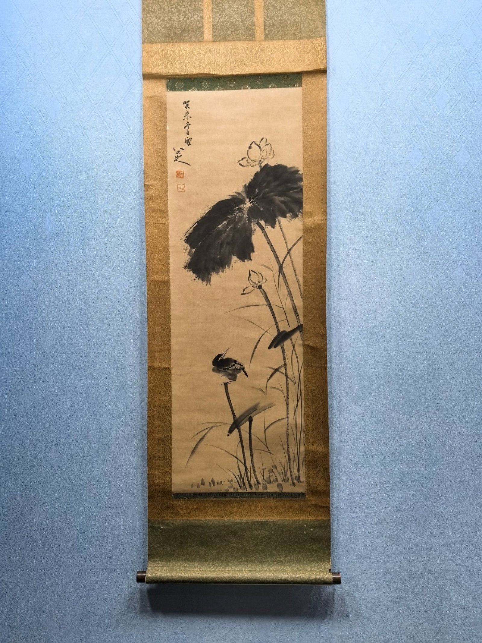 A Chinese Vertical Scroll Ink Painting of Flower and Bird on Paper,Bada Shanren: A Chinese Vertical Scroll Ink Painting of Flower and Bird on Paper,Bada Shanren,Size:(Without frame)12.2inx36.6in 一幅中国水墨花鸟画立๘