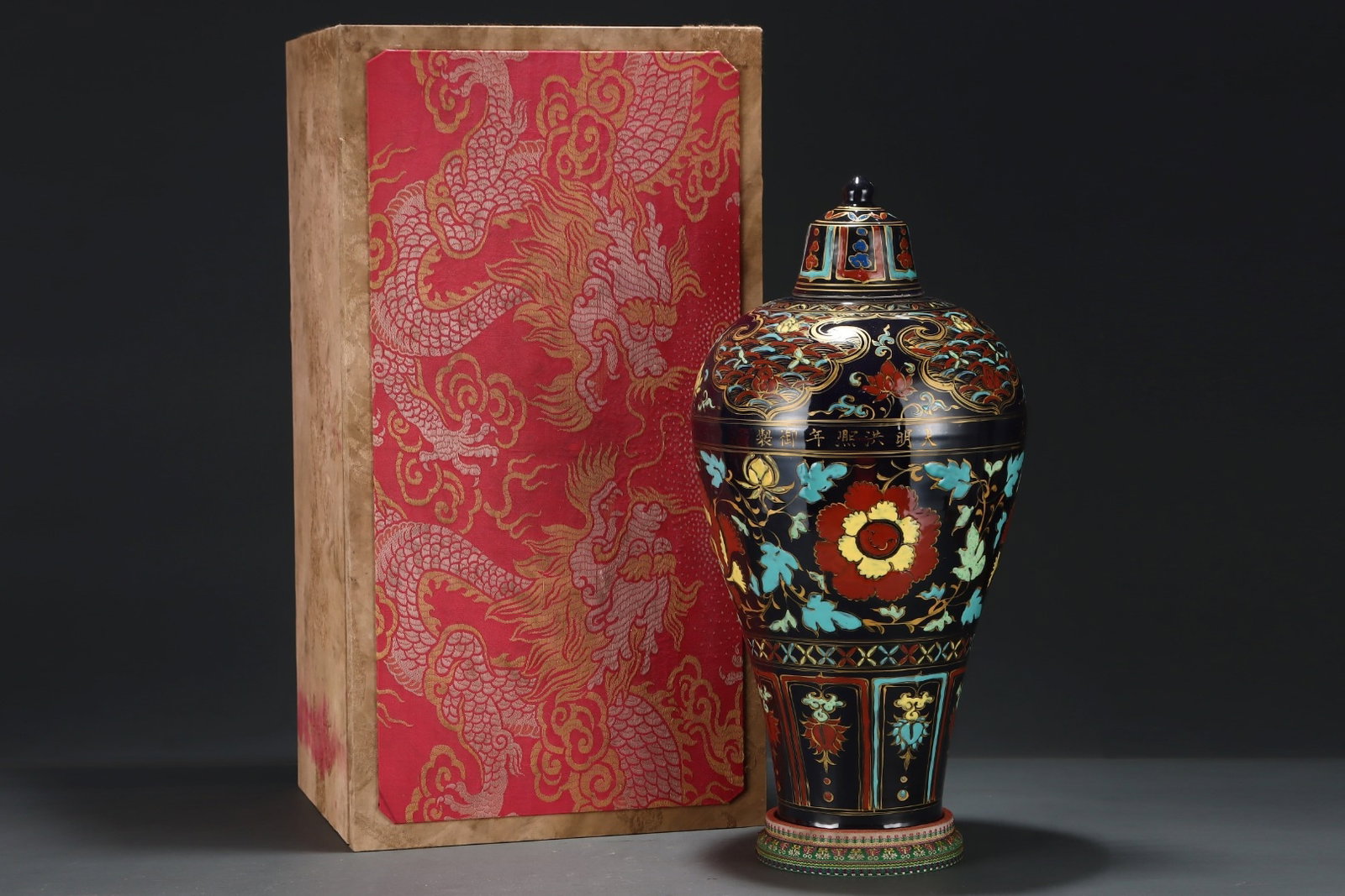 A Huge Fahua Glazed Ji Blue Glazed Painted Gold Flower and Seawater PatternBottle: A Huge Fahua Glazed Ji Blue Glazed Painted Gold Flower and Seawater PatternBottle,Ming Dynasty, China,Hongxi Mark,Size:19.7inx10in 珐华彩霁蓝釉描金Ŏ