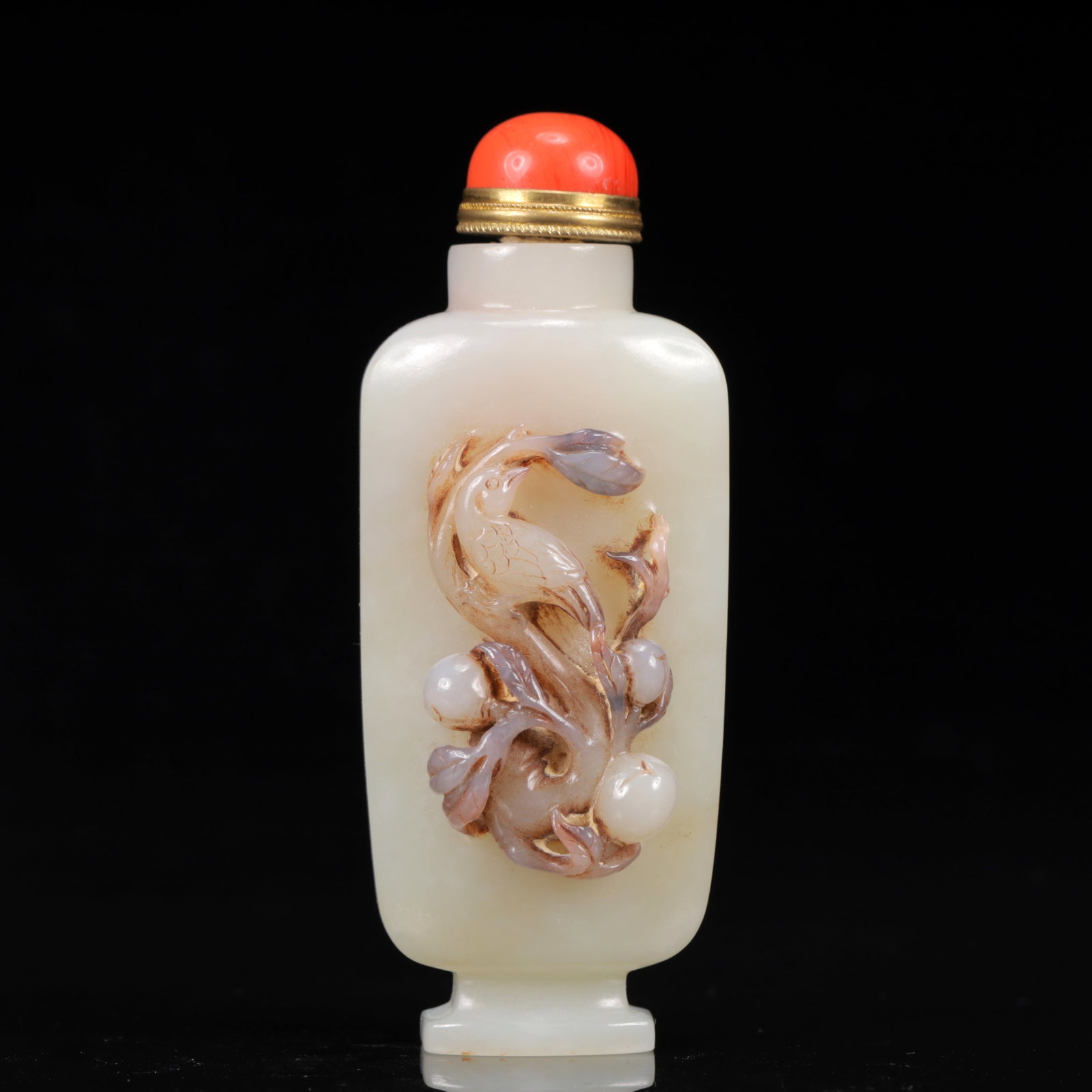 An Exquisite White Jade Flower and Bird Pattern Snuff Bottle: An Exquisite White Jade Flower and Bird Pattern Snuff Bottle,Qing Dynasty, China,Size:1.6inx1.2inx3.9in,Weight:152g 白玉花鸟纹鼻烟壶,中国