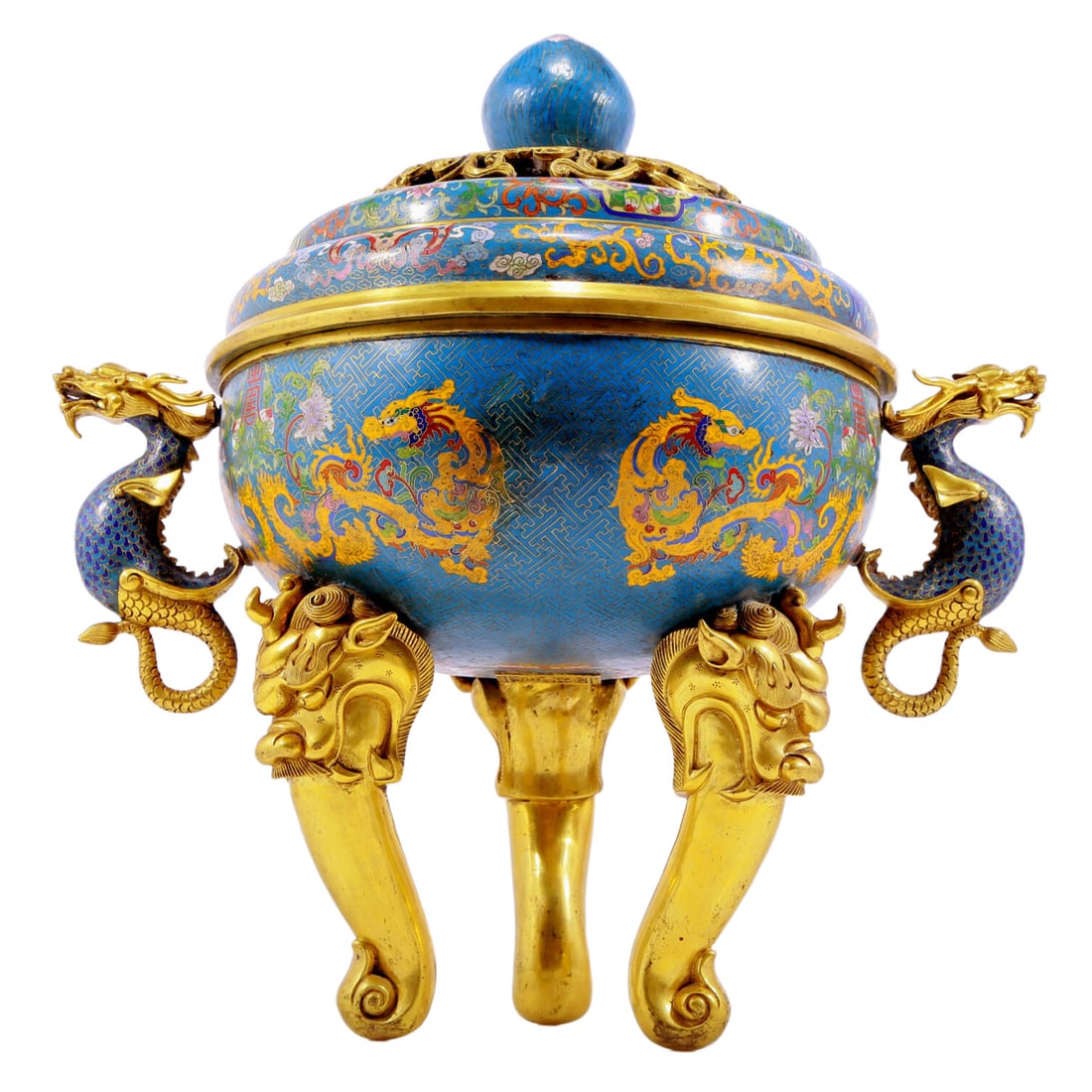 An exquisite cloisonn?? floral dragon pattern vase with double ears with three legs and lid: An exquisite cloisonne floral dragon pattern two-eared three-legged incense burner with lid, Qianlong four-character mark. The application of filigree technology makes the decoration of this collectio