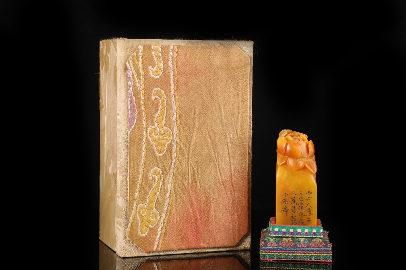 An Exquisite Tianhuang Stone Flower Pattern Seal,With Poem: An Exquisite Tianhuang Stone Flower Pattern Seal,With Poem,Qing Dynasty, China,Size:3.3inx1.4in,Weight:220g 田黄石花卉纹印章,带诗文,&#