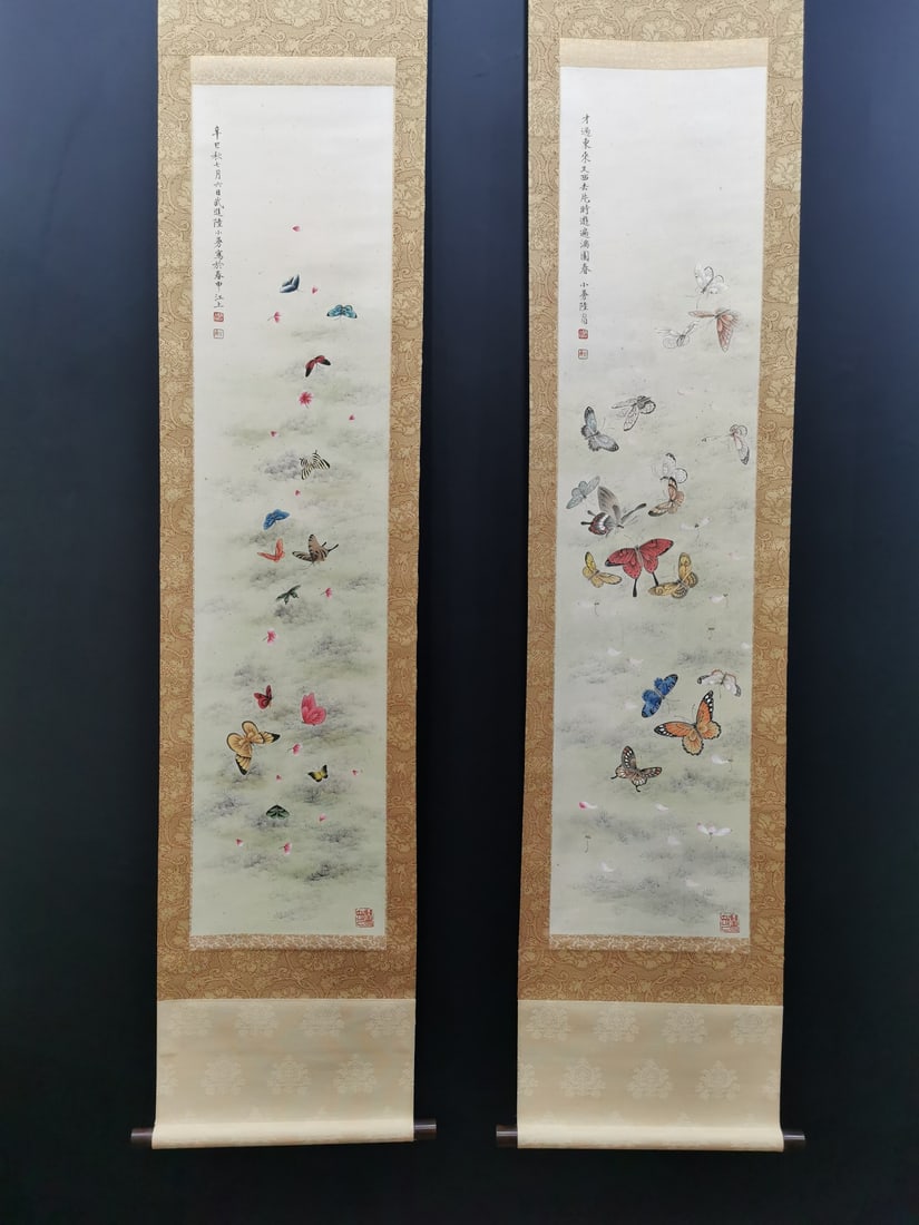 A Pair of Chinese Vertical Scroll Ink Painting of Butterfly on Paper,Lu Xiaoman: A Pair of Chinese Vertical Scroll Ink Painting of Butterfly on Paper,Lu Xiaoman,Size:(Without frame)9.8inx42.5in*2 一对中国水墨蝴蝶图立ů