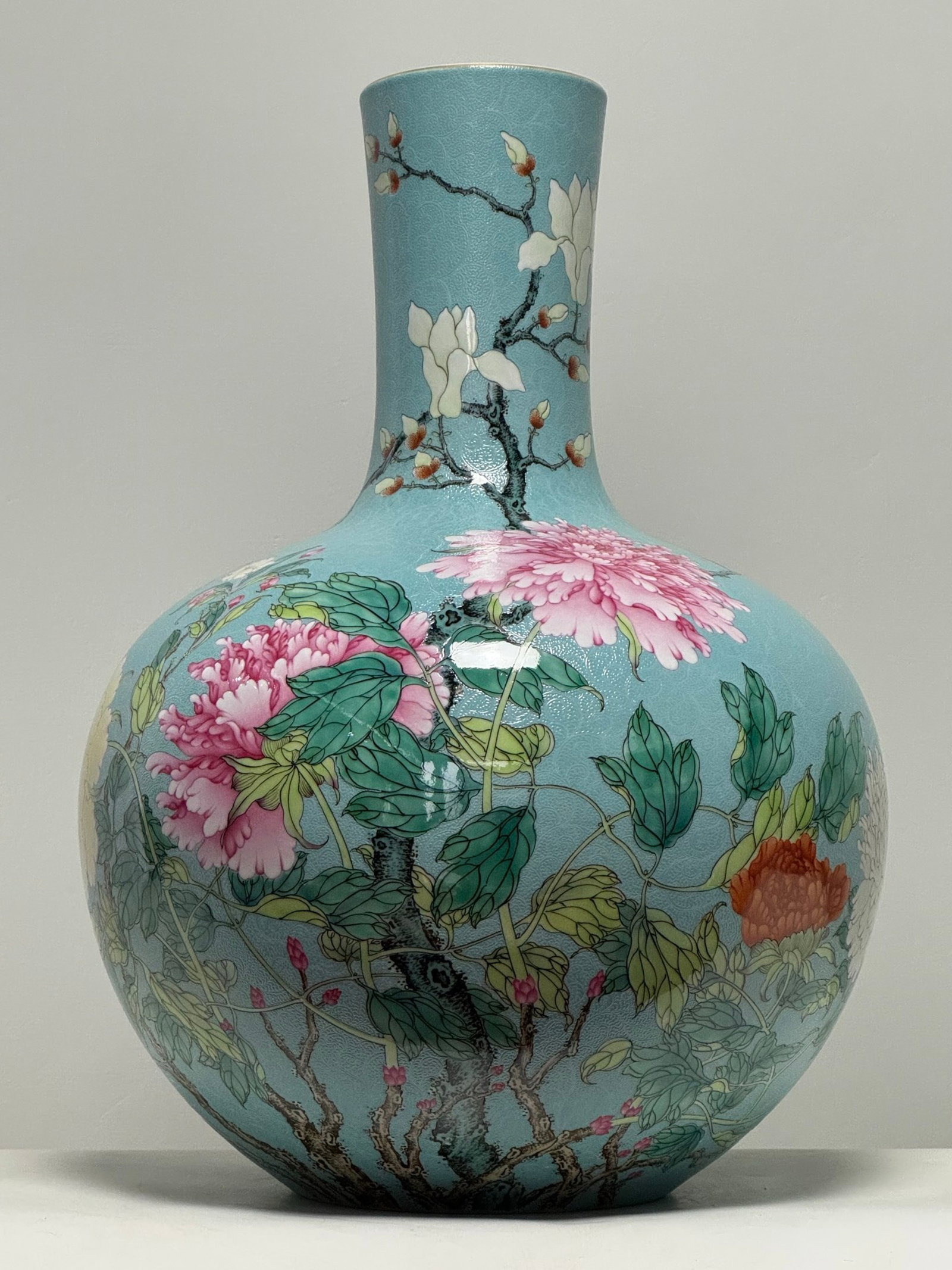 A Huge Famille-Rose Turquoise Ground Painted Gold Flower Pattern Vase: A Huge Famille-Rose Turquoise Ground Painted Gold Flower Pattern Vase,Qing Dynasty,China,Yongzheng Six-character Mark,Size:21.7inx15.4in 粉彩松石绿地描金