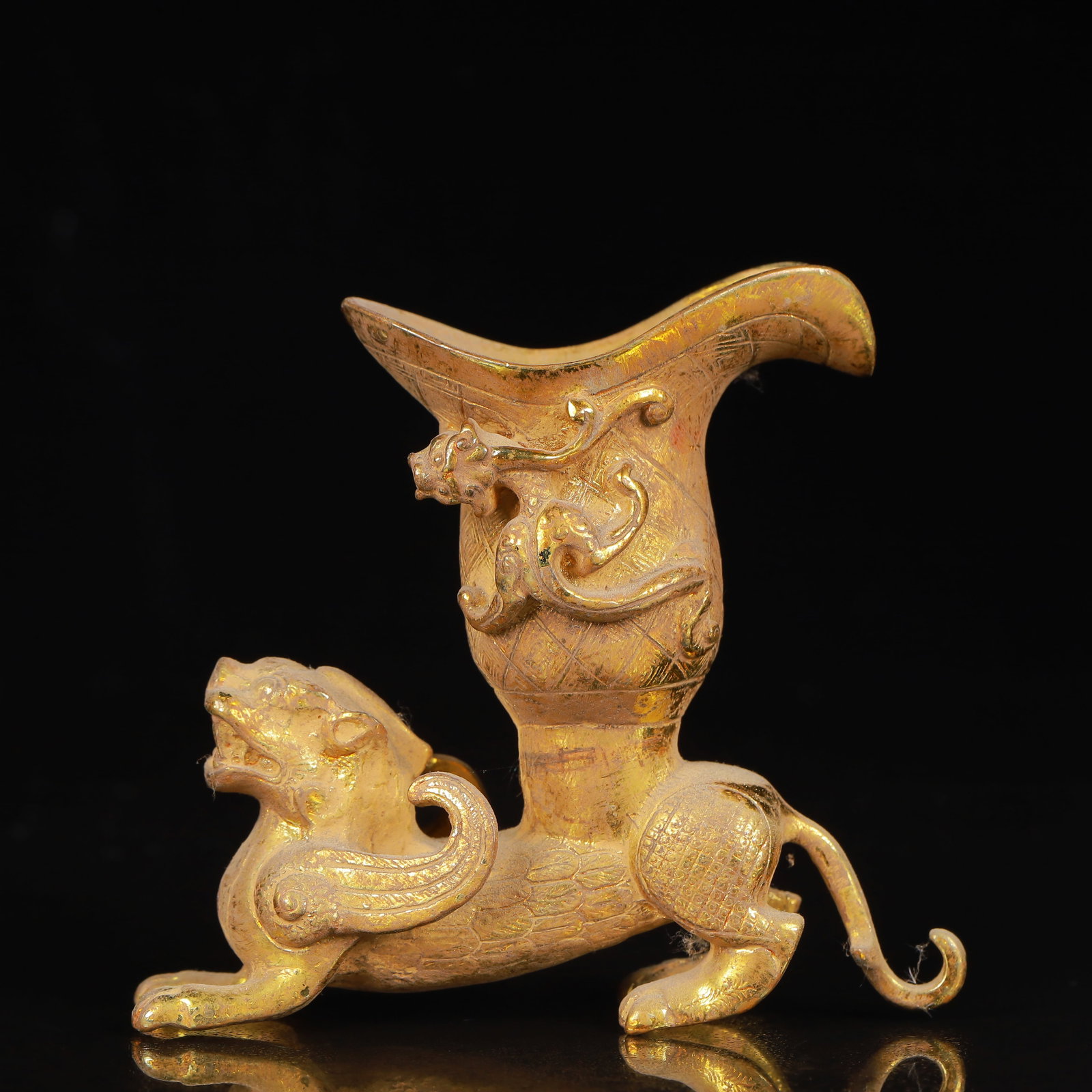 An Exquisite Gilt Bronze Auspicious Beast Cup: An Exquisite Gilt Bronze Auspicious Beast Cup,Qing Dynasty,China,Size:3.1inx1.6inx3.5in,Weight:476g 铜鎏金瑞兽杯,中国清代