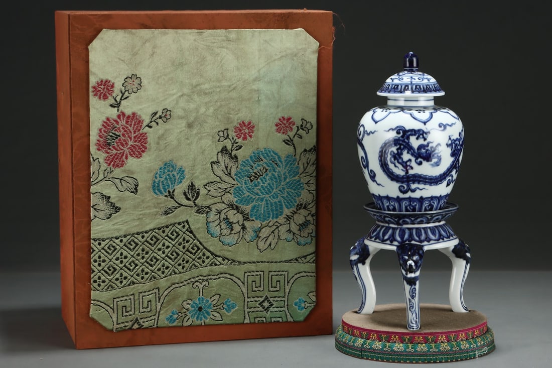 A Rare Blue and White Dragon and Phoenix Pattern Jar with Cover,With Tripod Base: A Rare Blue and White Dragon and Phoenix Pattern Jar with Cover,With Tripod Base,Ming Dynasty,China,Xuande Six-character Mark,Size:12.1inx5.5in 青花龙凤纹盖罐