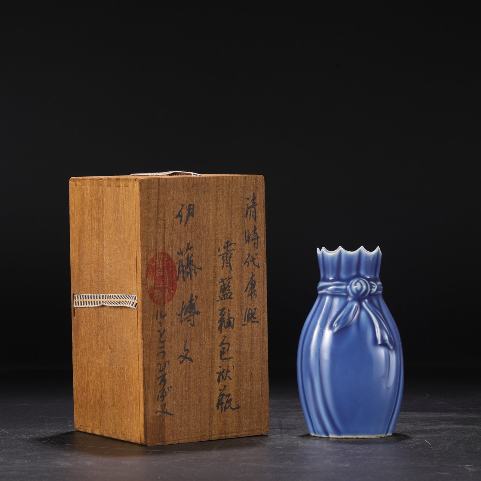 An Exquisite Ji Blue Glazed Vase: An Exquisite Ji Blue Glazed Vase,Qing Dynasty,China,Kangxi Six-character Mark,Size:7.3inx2.4inx3.9in