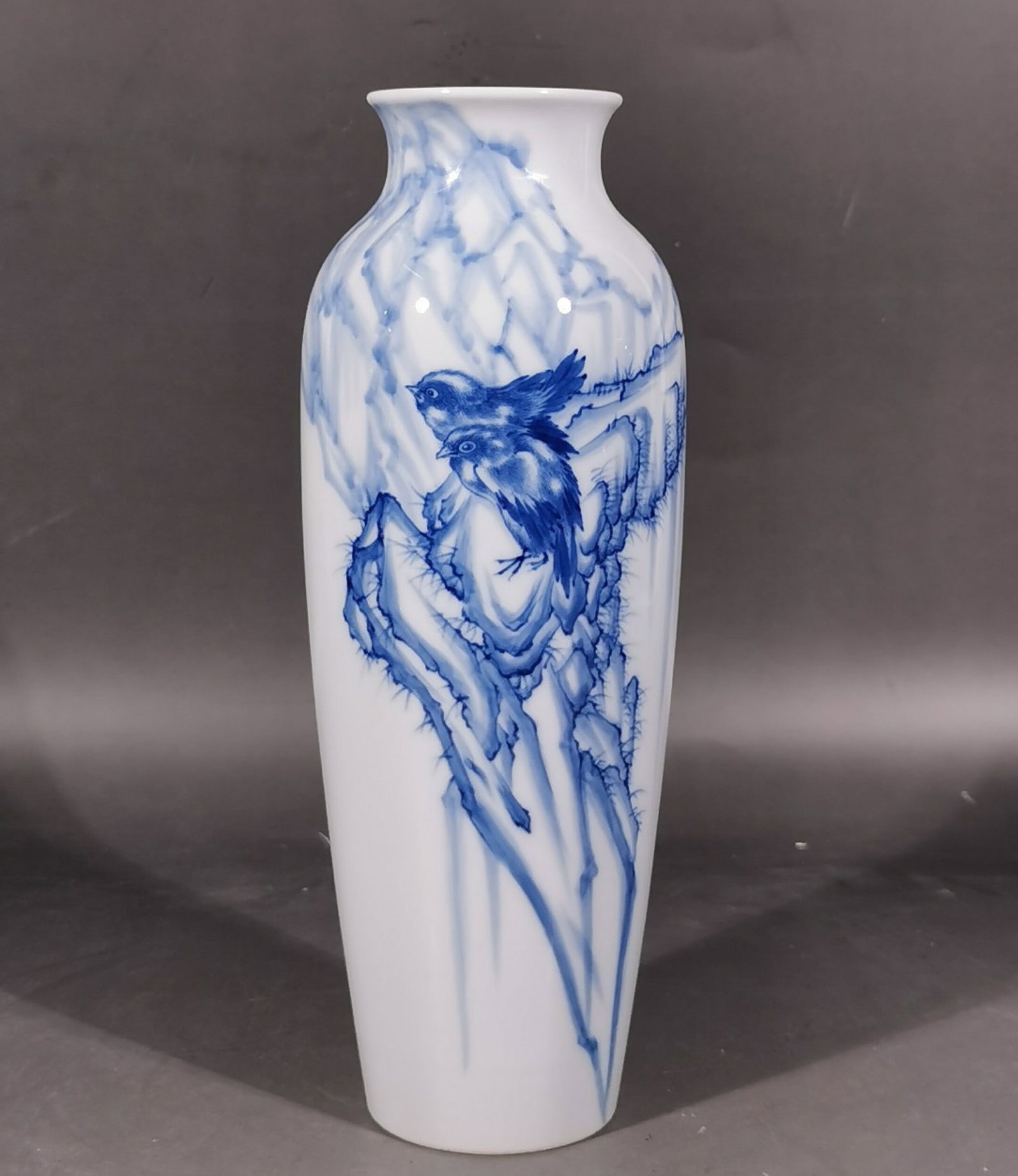 An Exquisite Blue and White Bird Pattern Vase: An Exquisite Blue and White Bird Pattern Vase,Qing Dynasty, China,With Mark,Size:9.3inx2.2inx3.7in 青花鸟纹瓶,中国清代,带款