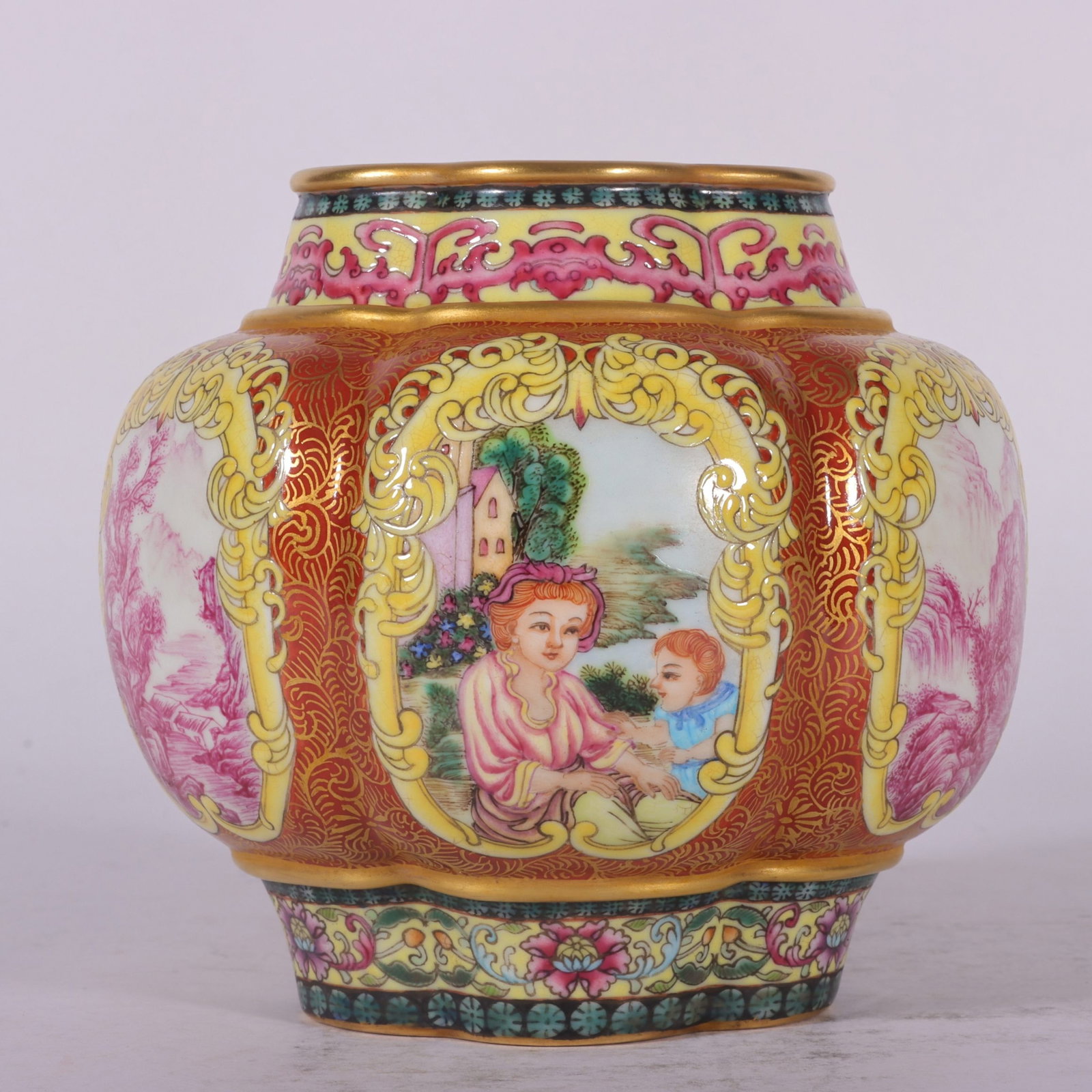 An Exquisite Enamel Painted Gold Landscape and Figure Pattern Jar: An Exquisite Enamel Painted Gold Landscape and Figure Pattern Jar,Qing Dynasty, China,Qianlong Four-character Mark,Size:4.3inx2.8inx4.3inx2.8in 珐琅彩描金山水