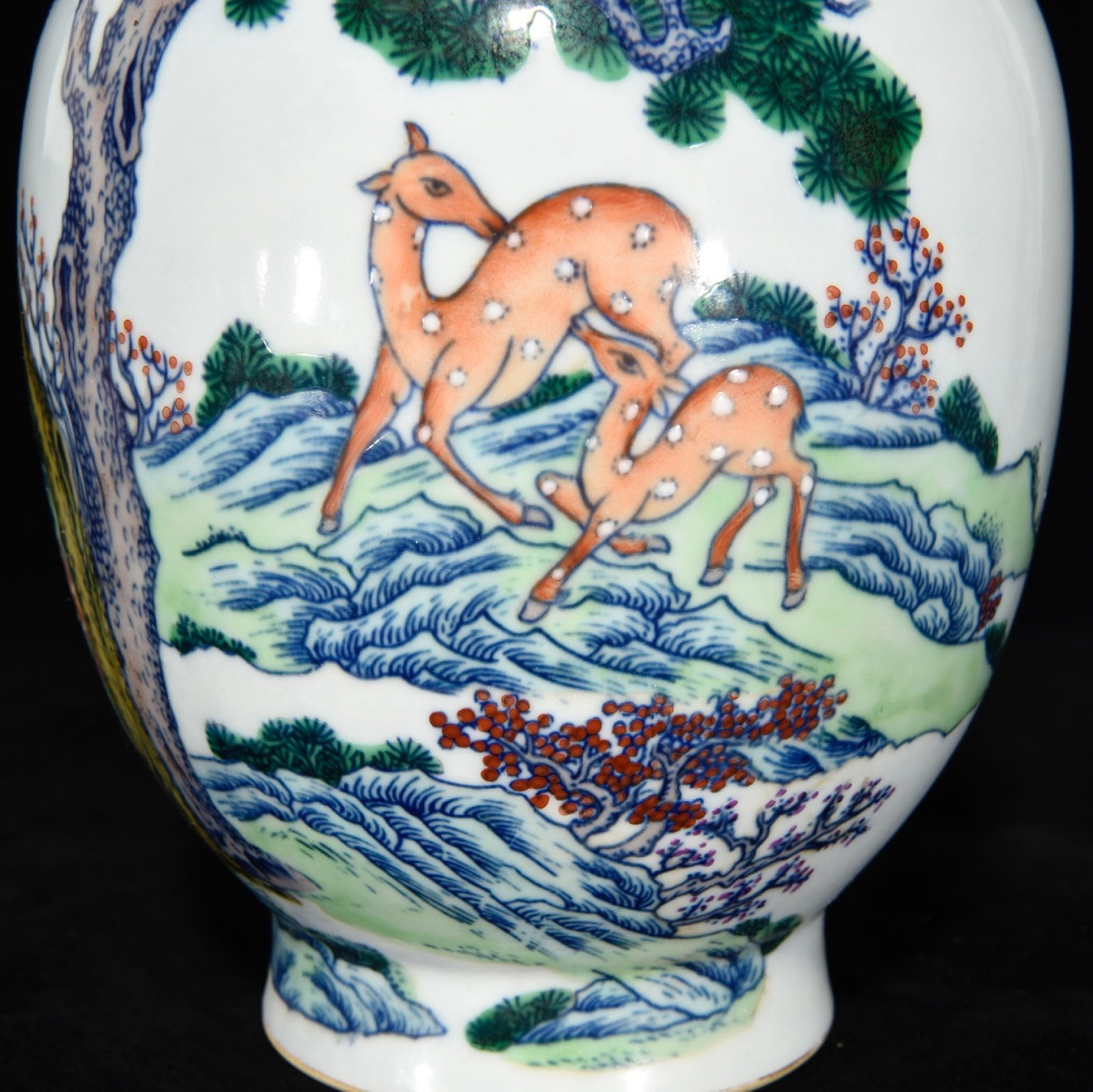 A Rare Doucai Pine and Deer Pattern Vase - 5