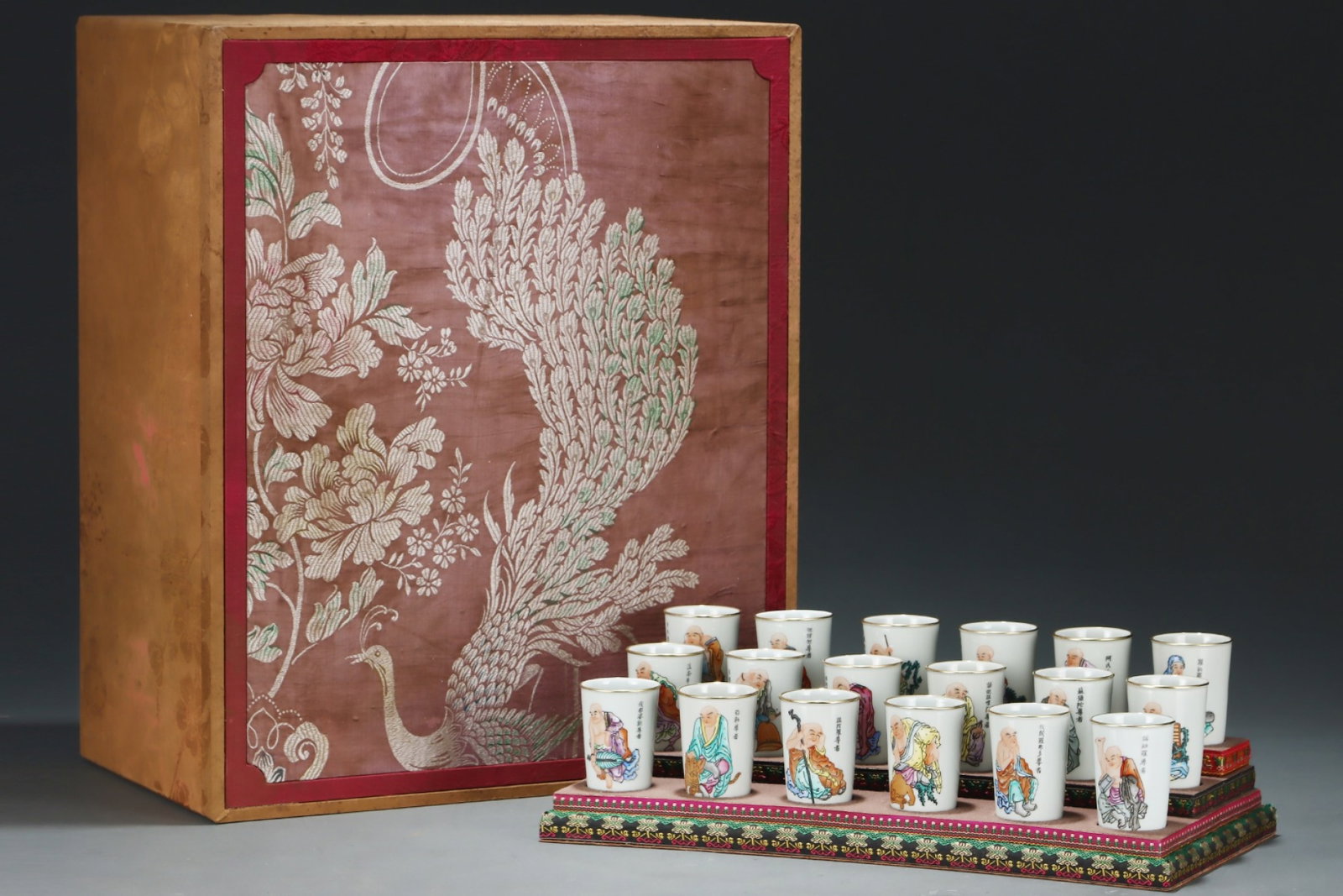 A Set of Fine Famille-Rose Figure Pattern Cups,with poem: A Set of Fine Famille-Rose Figure Pattern Cups,with poem,Qing Dynasty,China,Qianlong Four-character Mark,Size:3.1inx2.2in 一套粉彩人物纹杯子,ñ