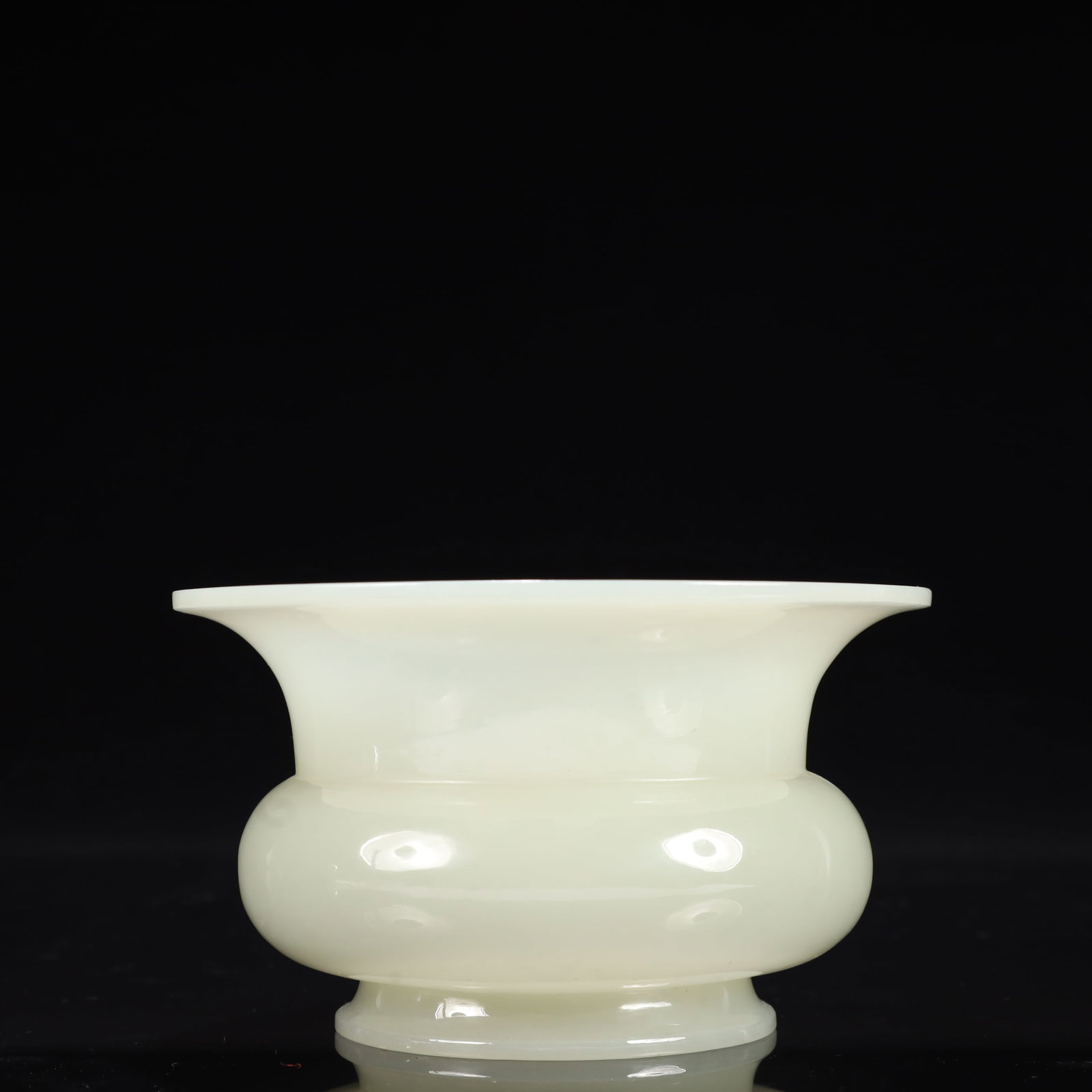 An Exquisite White Jade Jar - 2