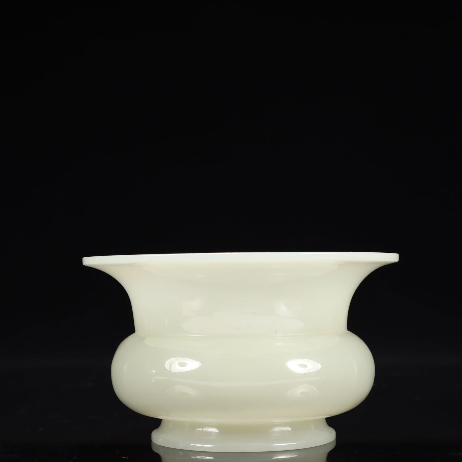 An Exquisite White Jade Jar - 3