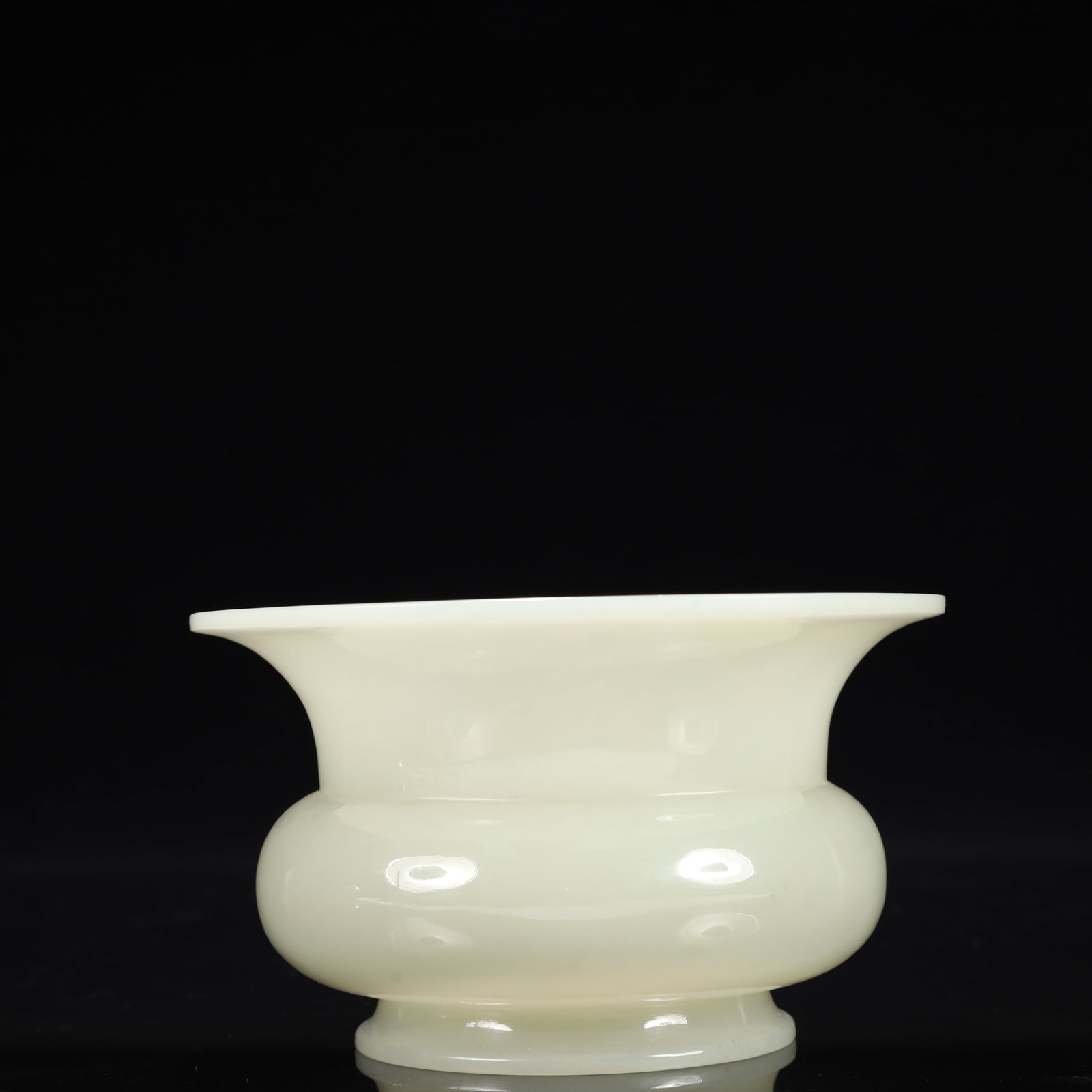 An Exquisite White Jade Jar - 4