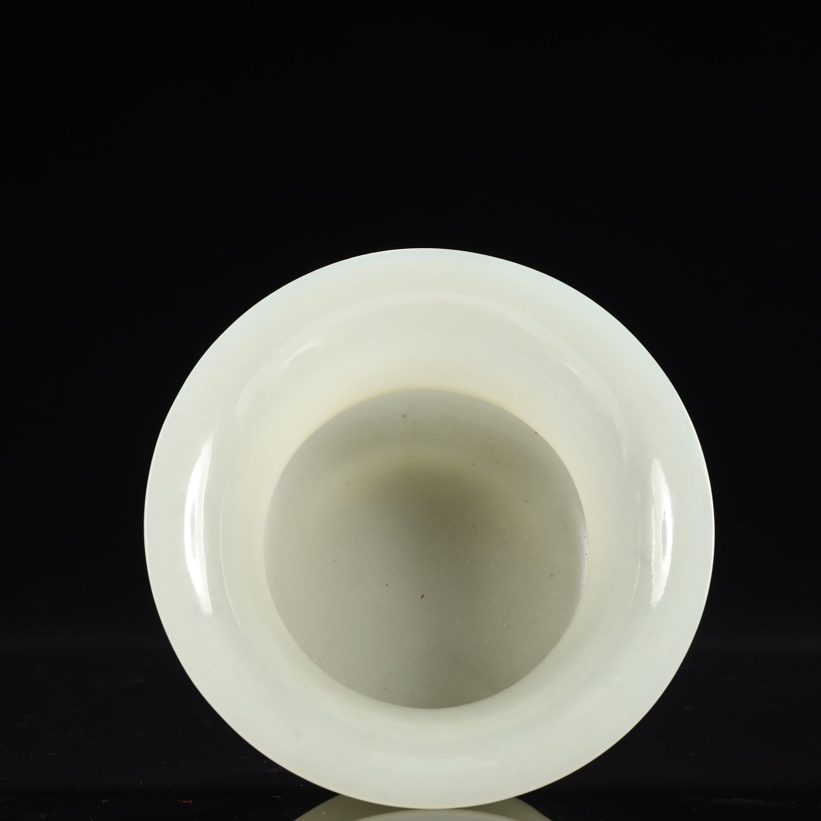 An Exquisite White Jade Jar - 5