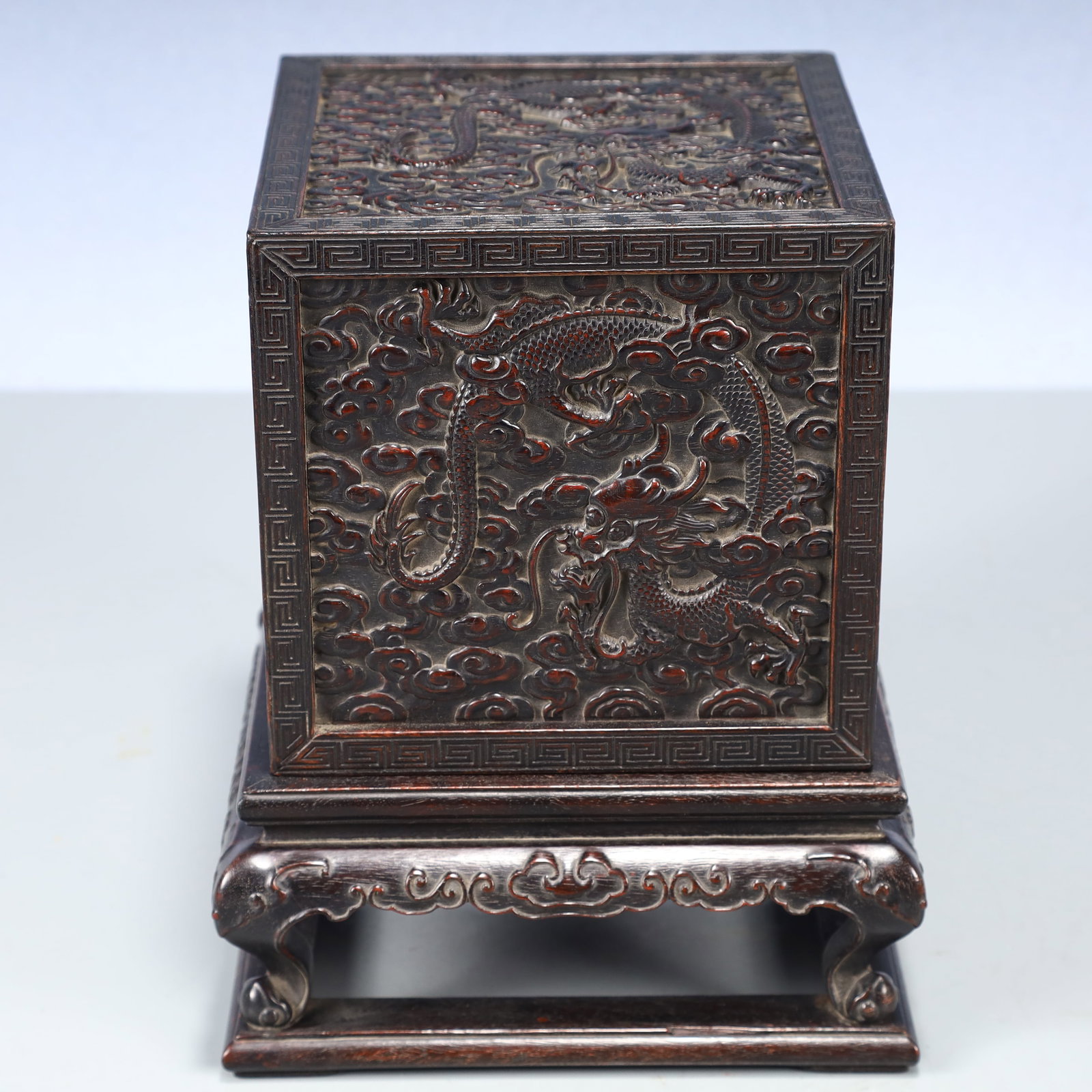 An Exquisite Zitanwood Auspicious Cloud and Dragon Pattern Seal Box: An Exquisite Zitanwood Auspicious Cloud and Dragon Pattern Seal Box,Qing Dynasty, China,Qianlong Four-character Mark,Size:6.7inx8.5in,Weight:1100g 紫檀木祥云龙ń