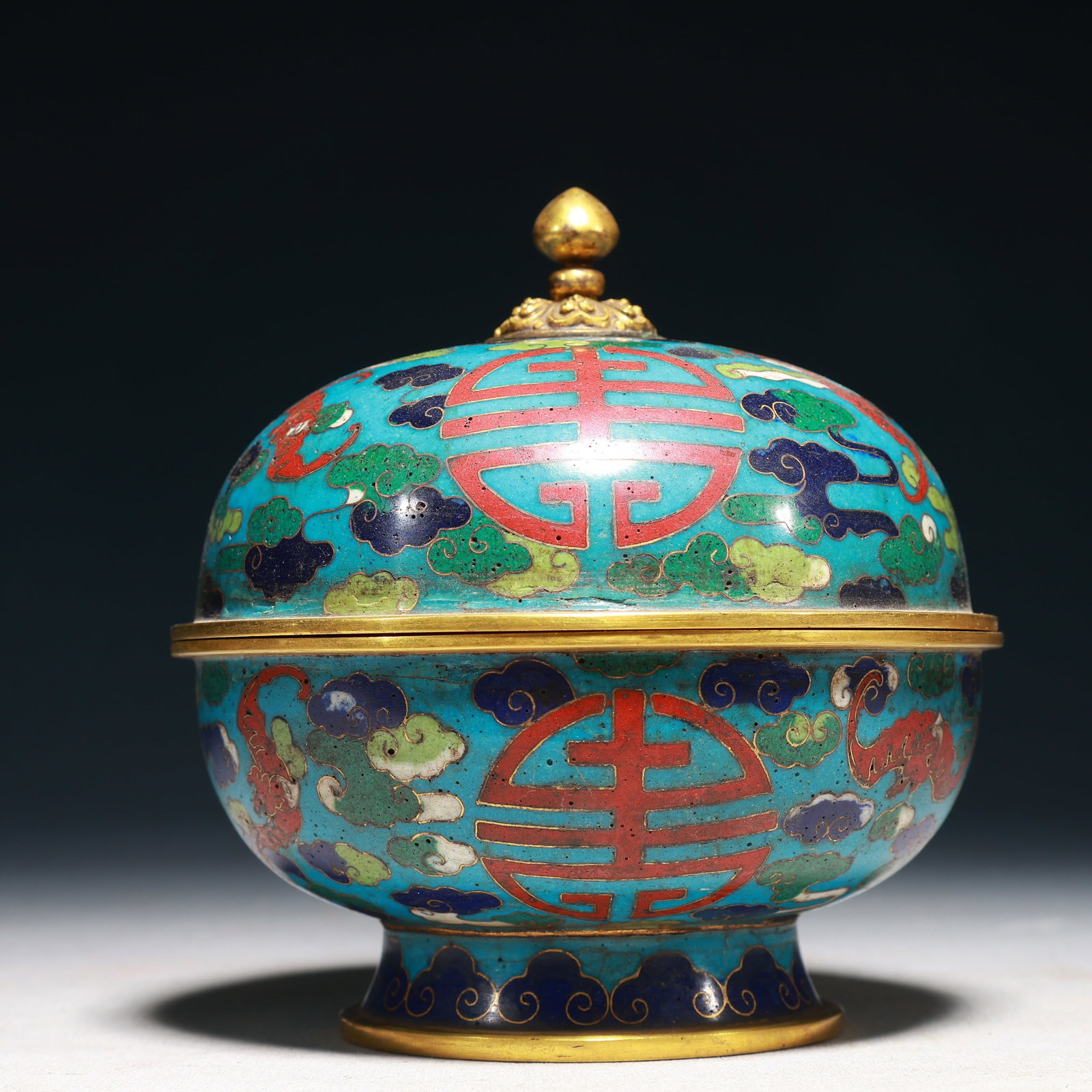 An Exquisite Cloisonne Auspicious Cloud,Bats and Peach Pattern Jar with Cover (1 of 8)