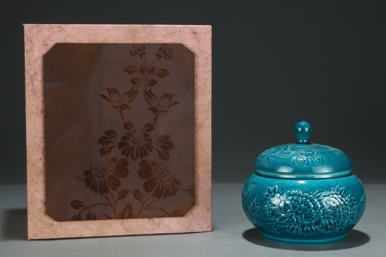 An Exquisite Blue Glazed Flower Pattern Cover Jar: An Exquisite Blue Glazed Flower Pattern Cover Jar,Qing Dynasty,China,Qianlong Six-character Mark,Size:5.3inx5.5in 蓝釉花卉纹盖罐,中国清É