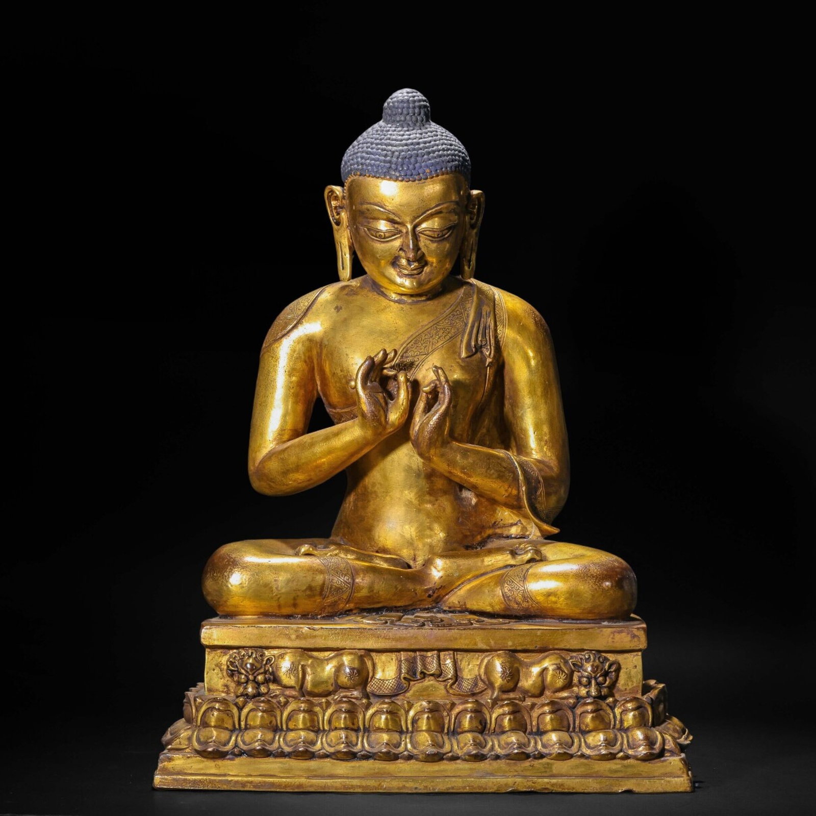 A Solemn Gilt Bronze Statue of Sakyamuni: A Solemn Gilt Bronze Statue of Sakyamuni,Ming Dynasty,China,Size:12.6inx7.5inx16.9in,Weight:11000g 铜鎏金释迦摩尼像,中国明代