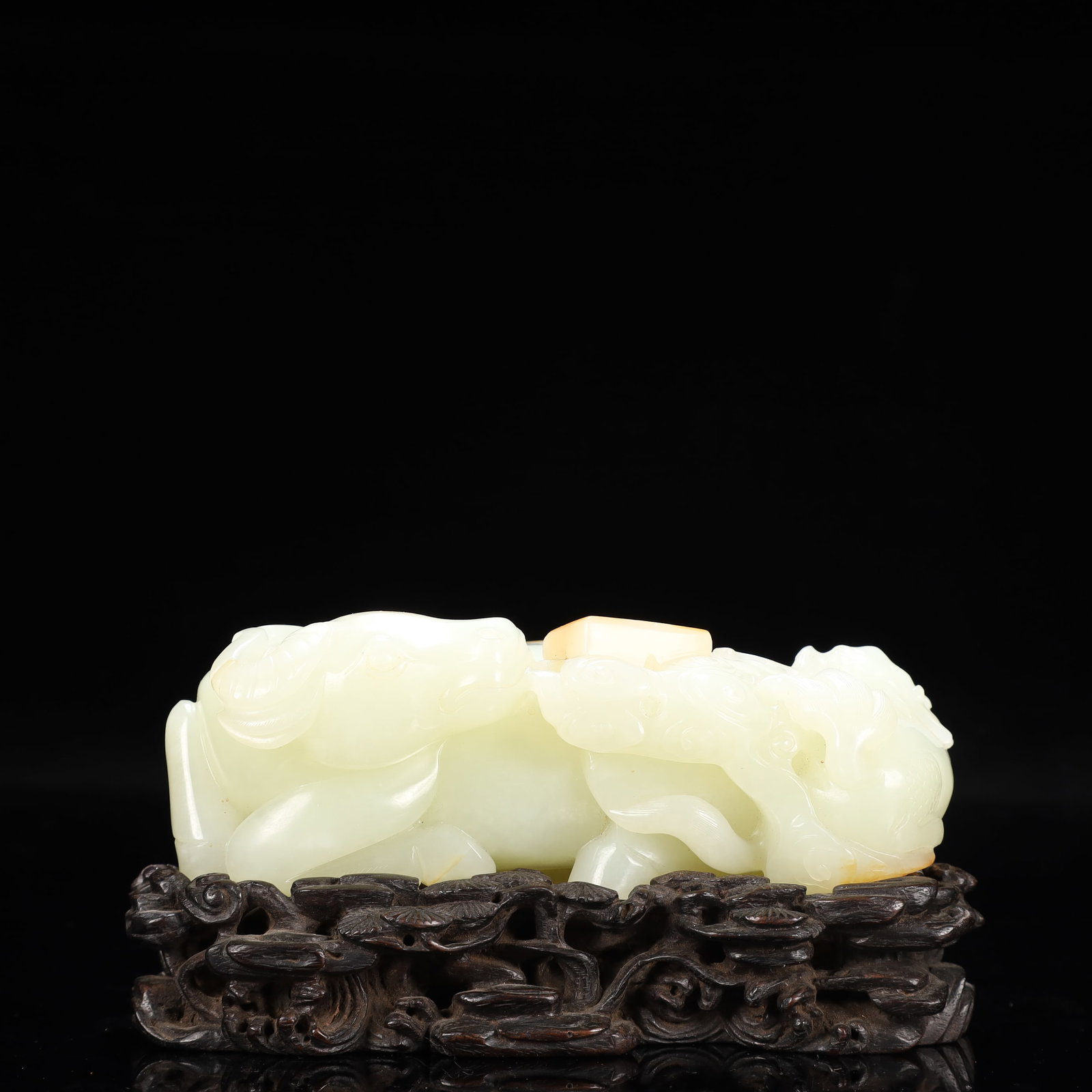 An Exquisite White Jade Buffalo Ornament,With Base: An Exquisite White Jade Buffalo Ornament,With Base,Qing Dynasty, China,Size:5.5inx3inx2in,Weight:1000g 白玉牛摆件,带底座,中国清代