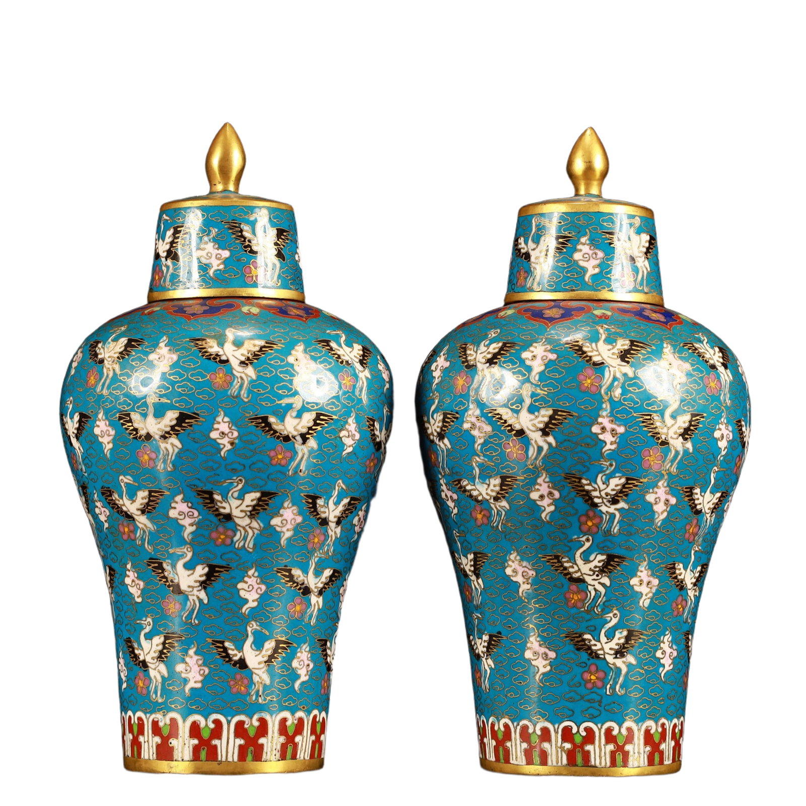 An Exquisite Cloisonne Crane Pattern Jar with Cover: An Exquisite Cloisonne Crane Pattern Jar with Cover,(A type of enamelware with metal wires separating colored glaze, originating in China),Ming Dynasty,China,Xuande Four-character Mark,Size:4.7inx4.7i