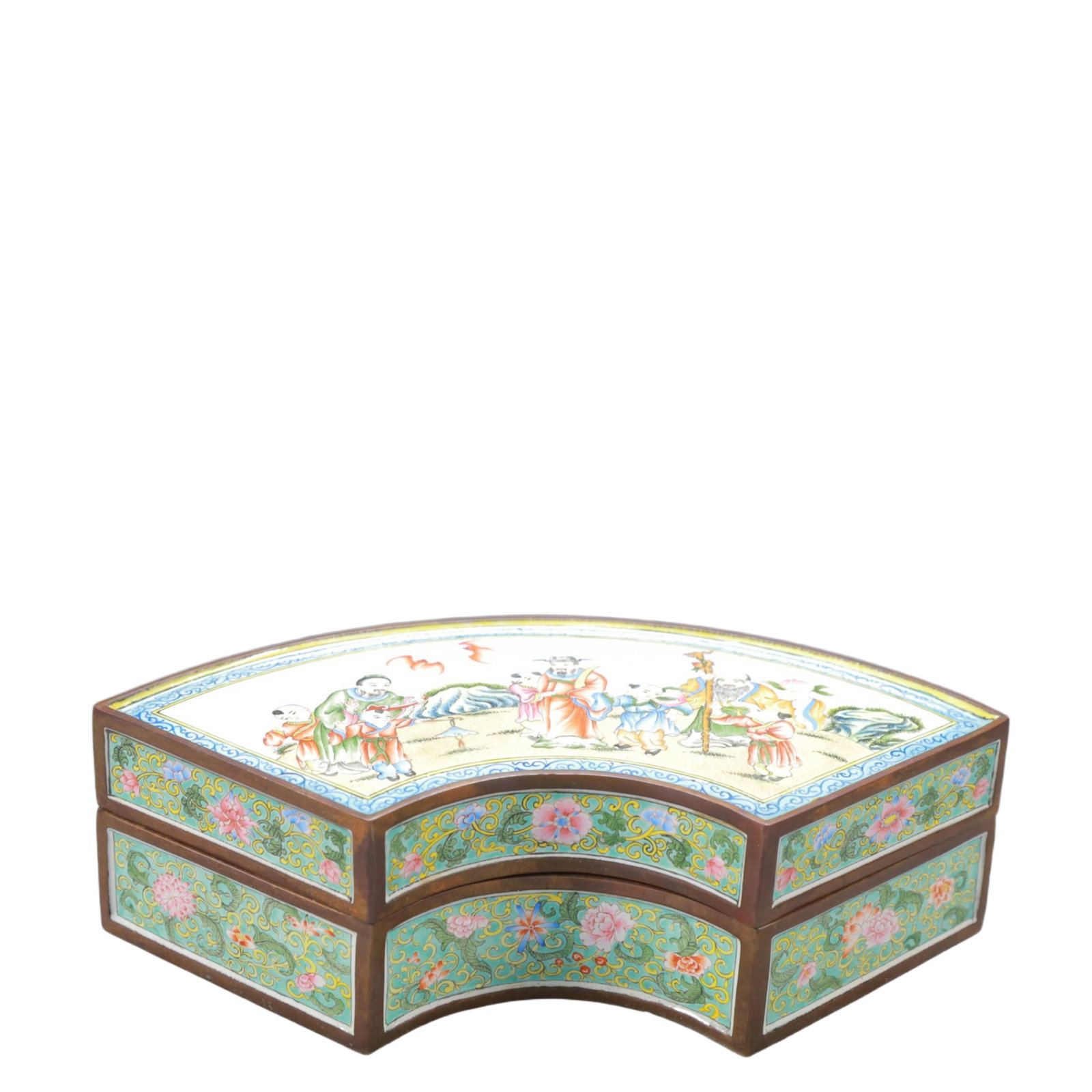 An Exquisite Painted Enamel Character and Story Pattern Cover Box: An Exquisite Painted Enamel Character and Story Pattern Cover Box,Qing Dynasty, China,Kangxi Four-character Mark,Size:8.1inx3.3inx2.2in,Weight:1100g 画珐琅人物故